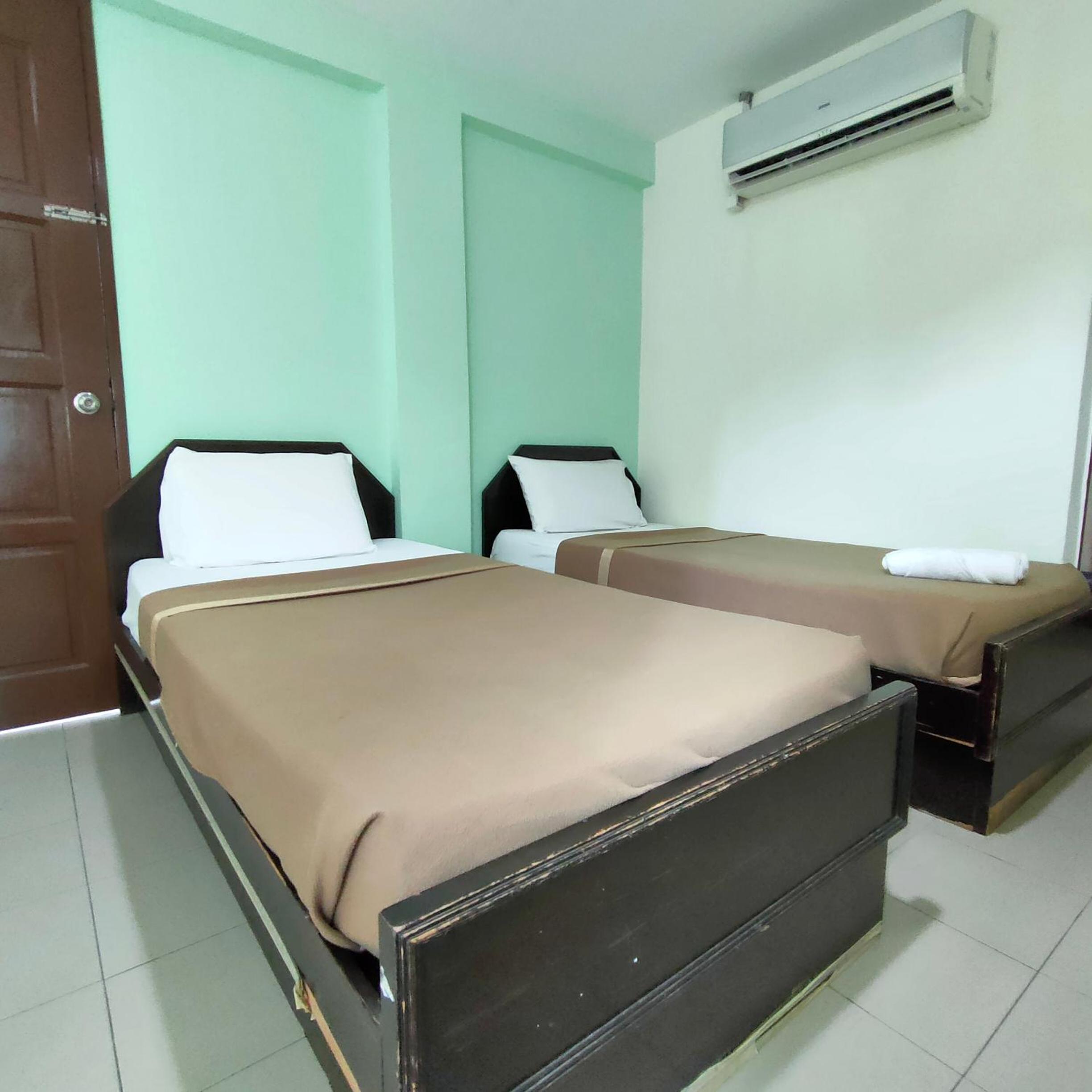 Budget Twin Room - Photo 3