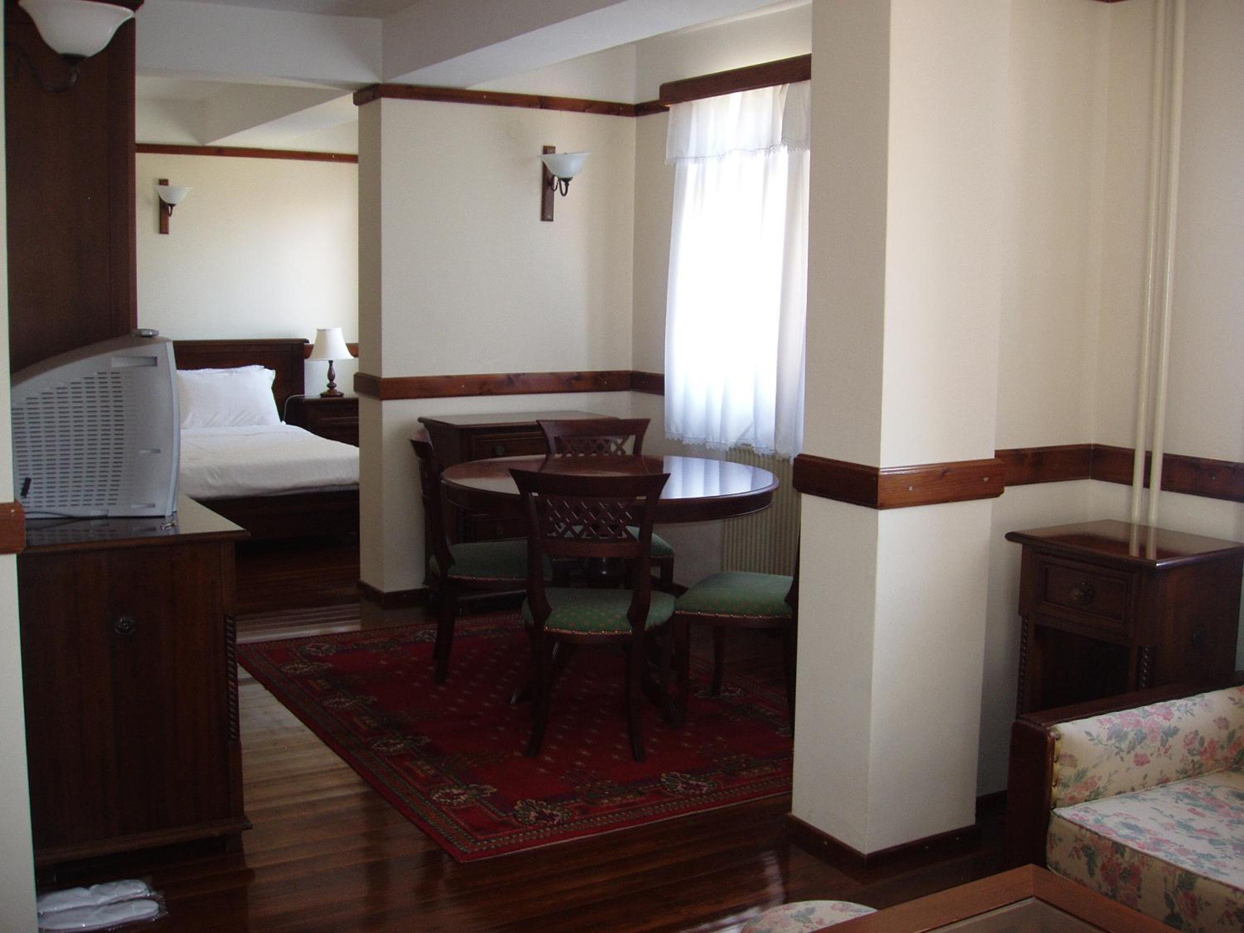 Two-Bedroom Suite with Lake View - Photo 10