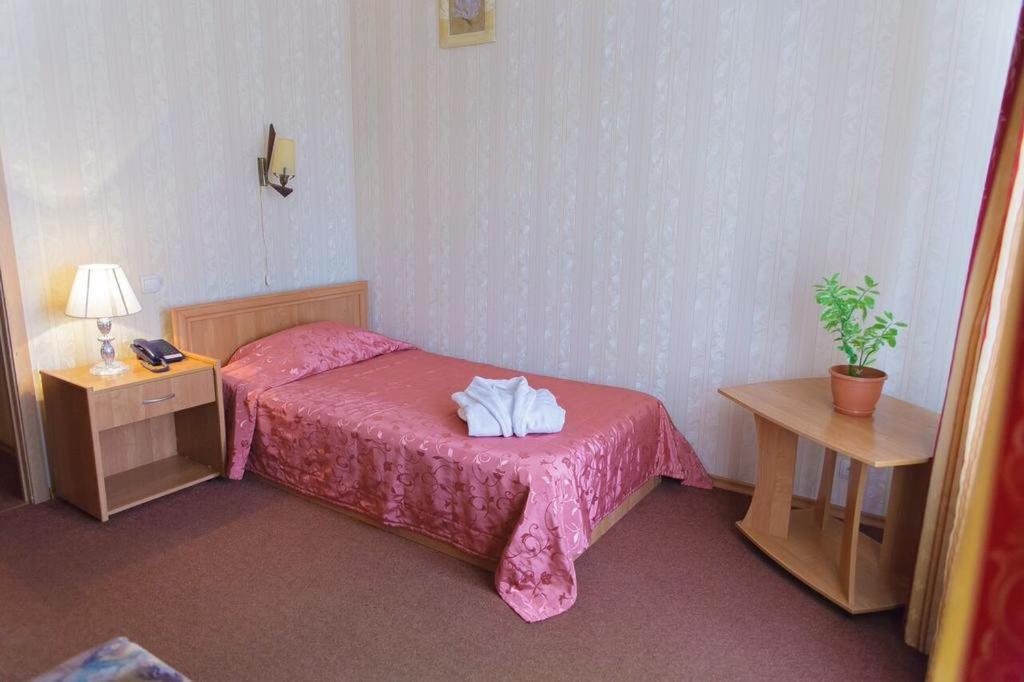 Single Room with Shared Shower and Toilet photo 1