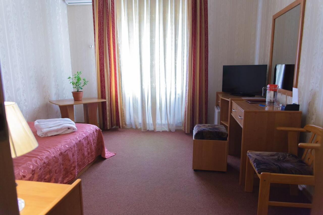 Single Room with Shared Shower and Toilet photo 2