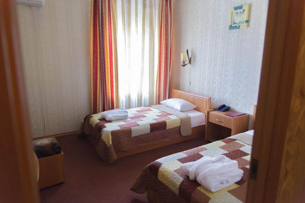 Twin Room with Bathroom photo 2
