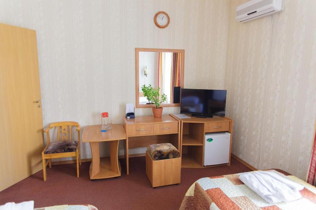 Twin Room with Bathroom photo 3