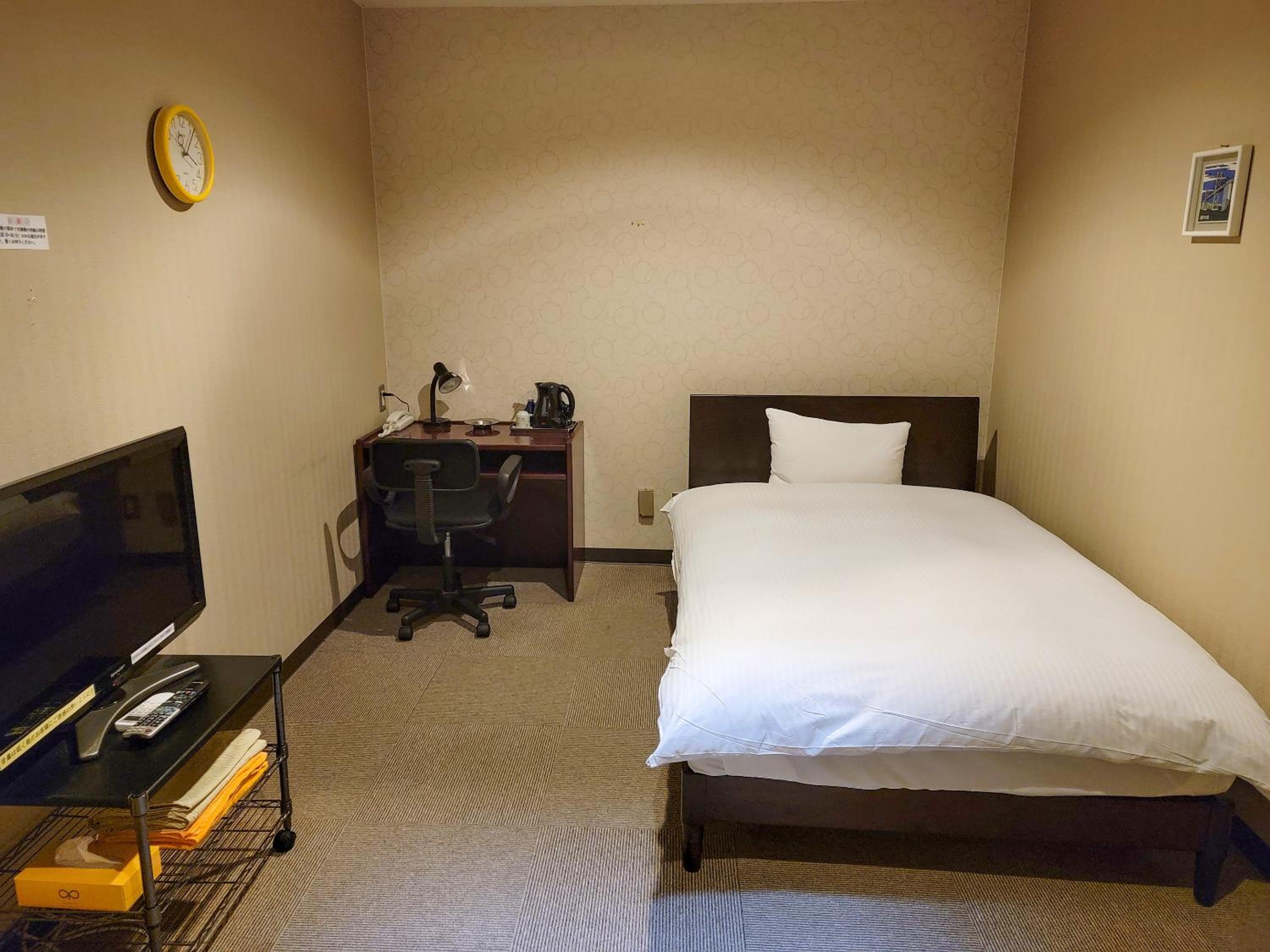  Single Room for Male - Non-Smoking - Photo 15