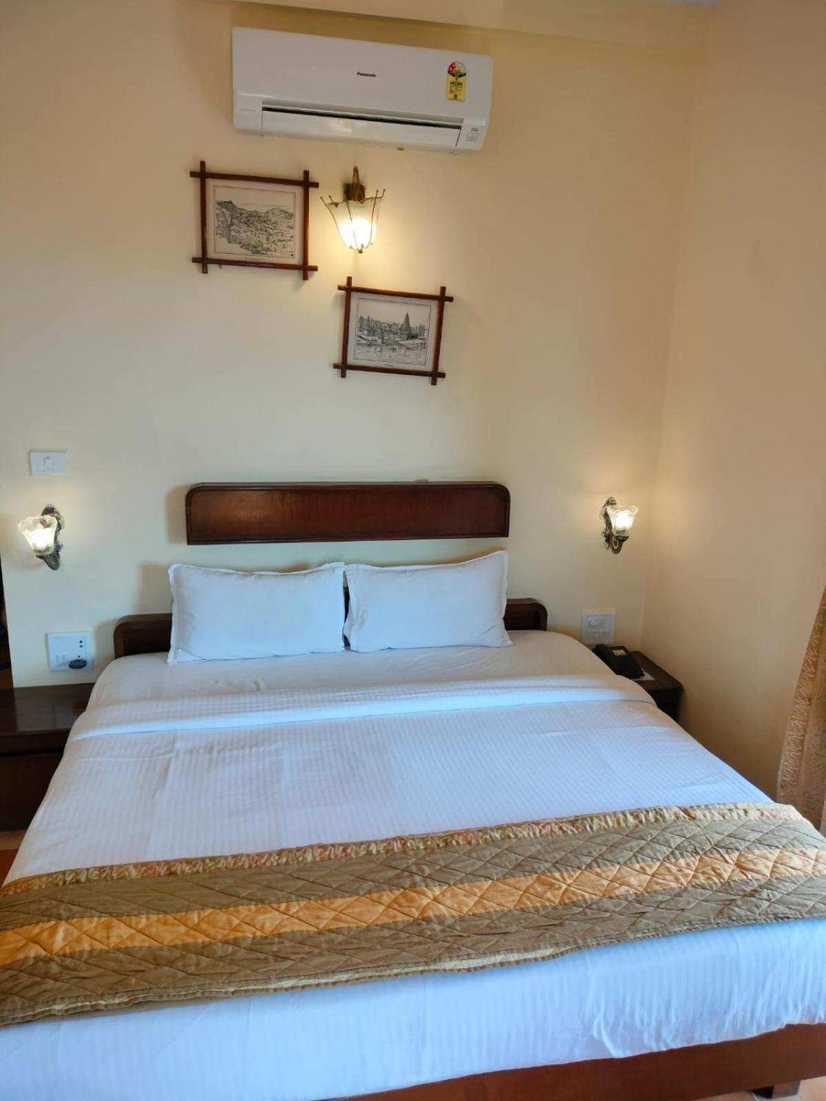 Double Room with Pool View photo 3