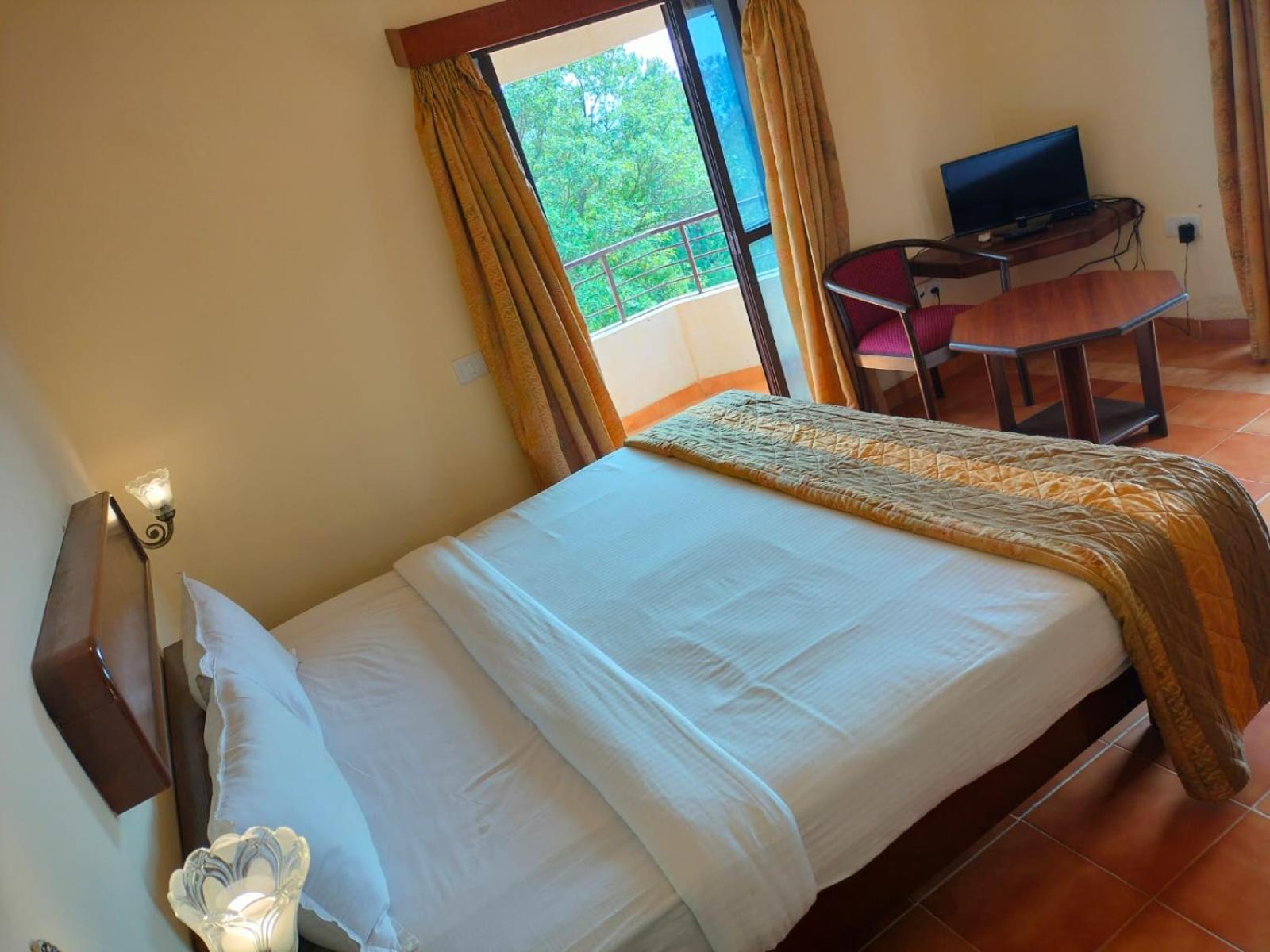 King Room with Mountain View photo 3