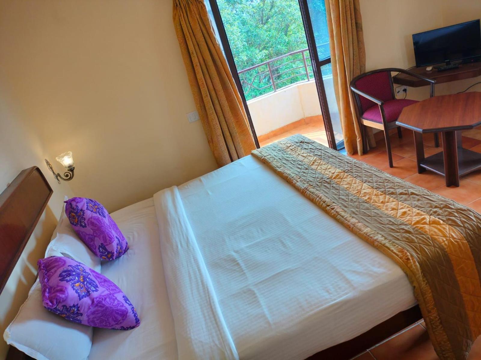 Deluxe Double or Twin Room with Pool View