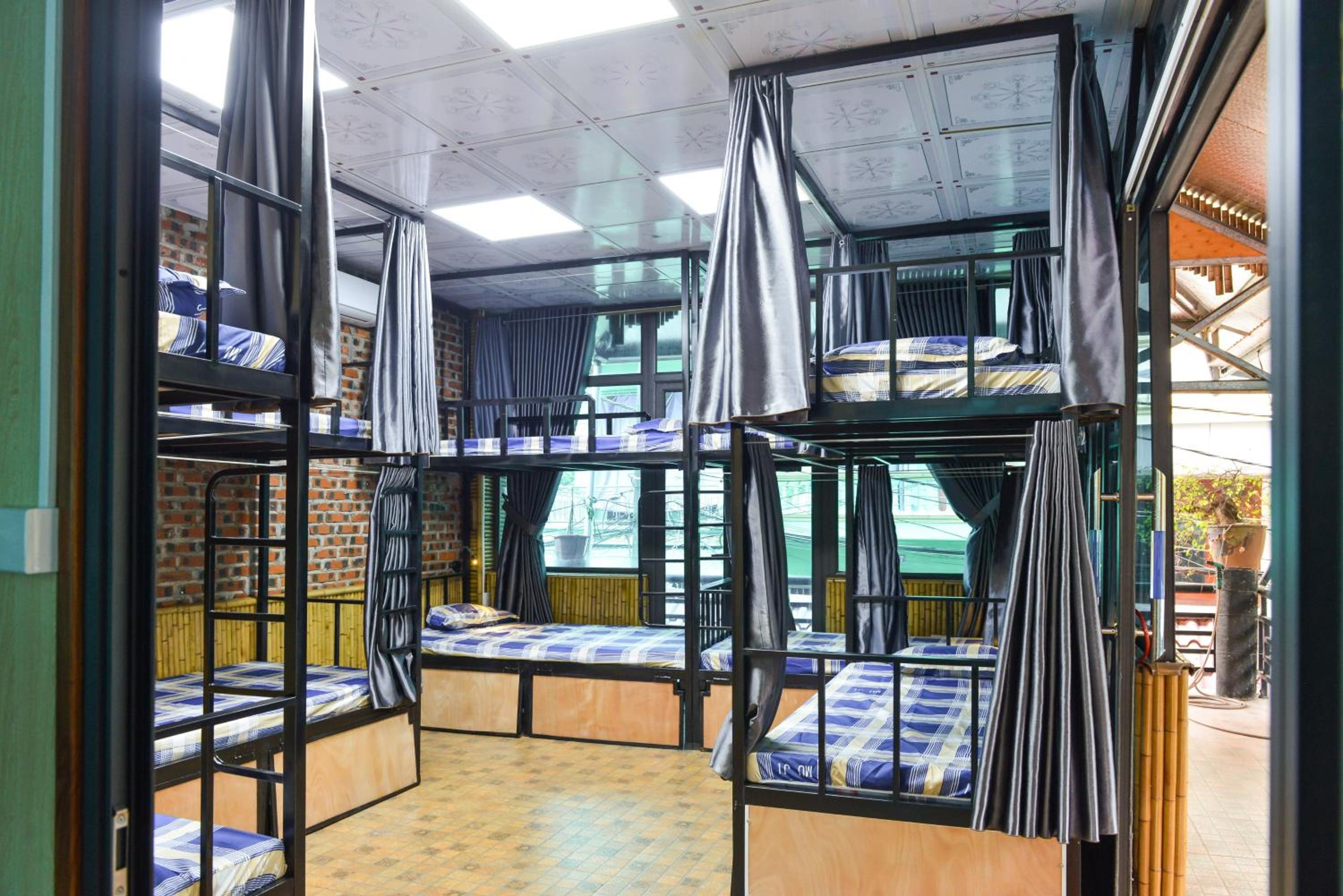 10-Bed Mixed Dormitory Room photo 1