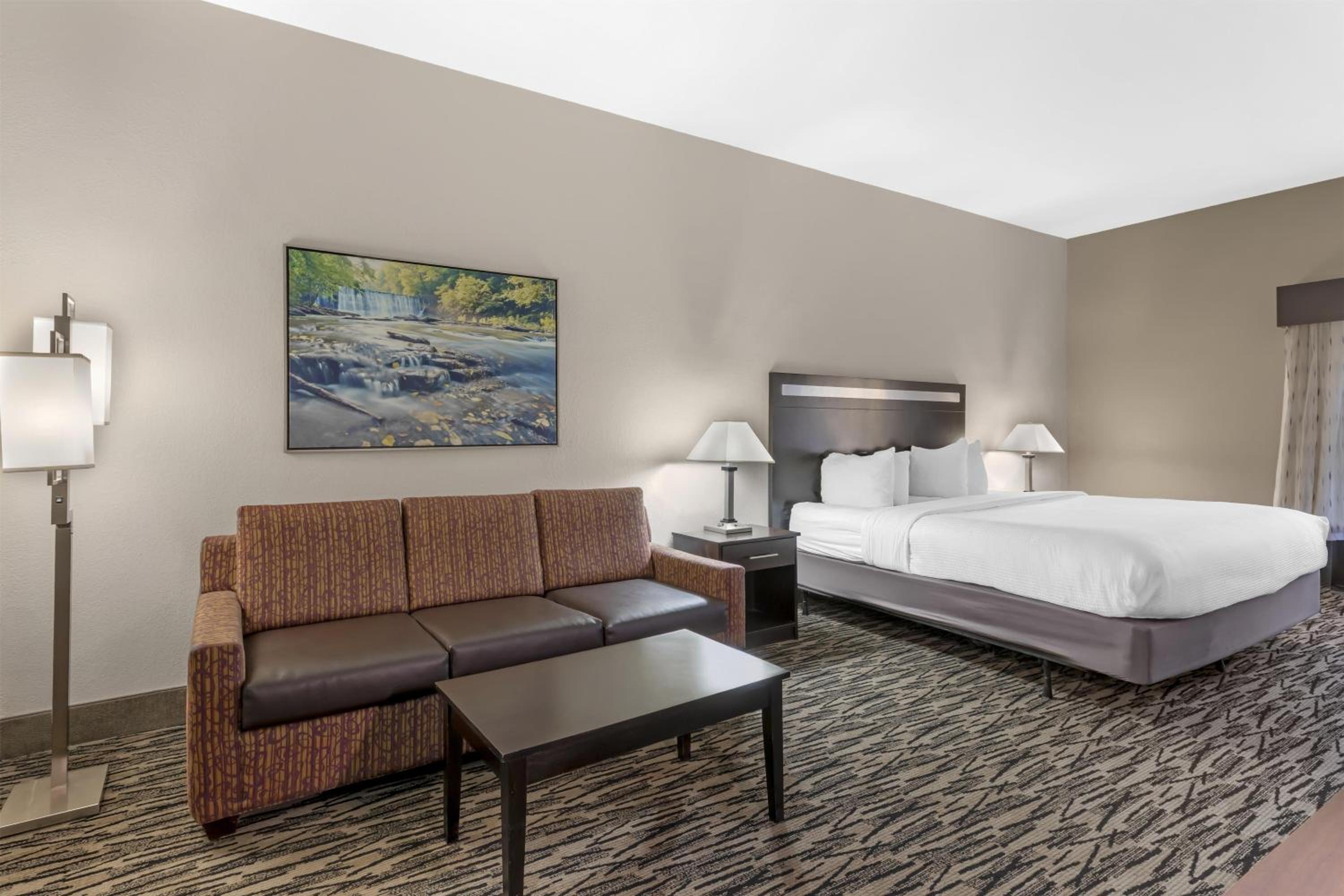 King Room with Roll-in Shower - Disability Access/Non-Smoking
