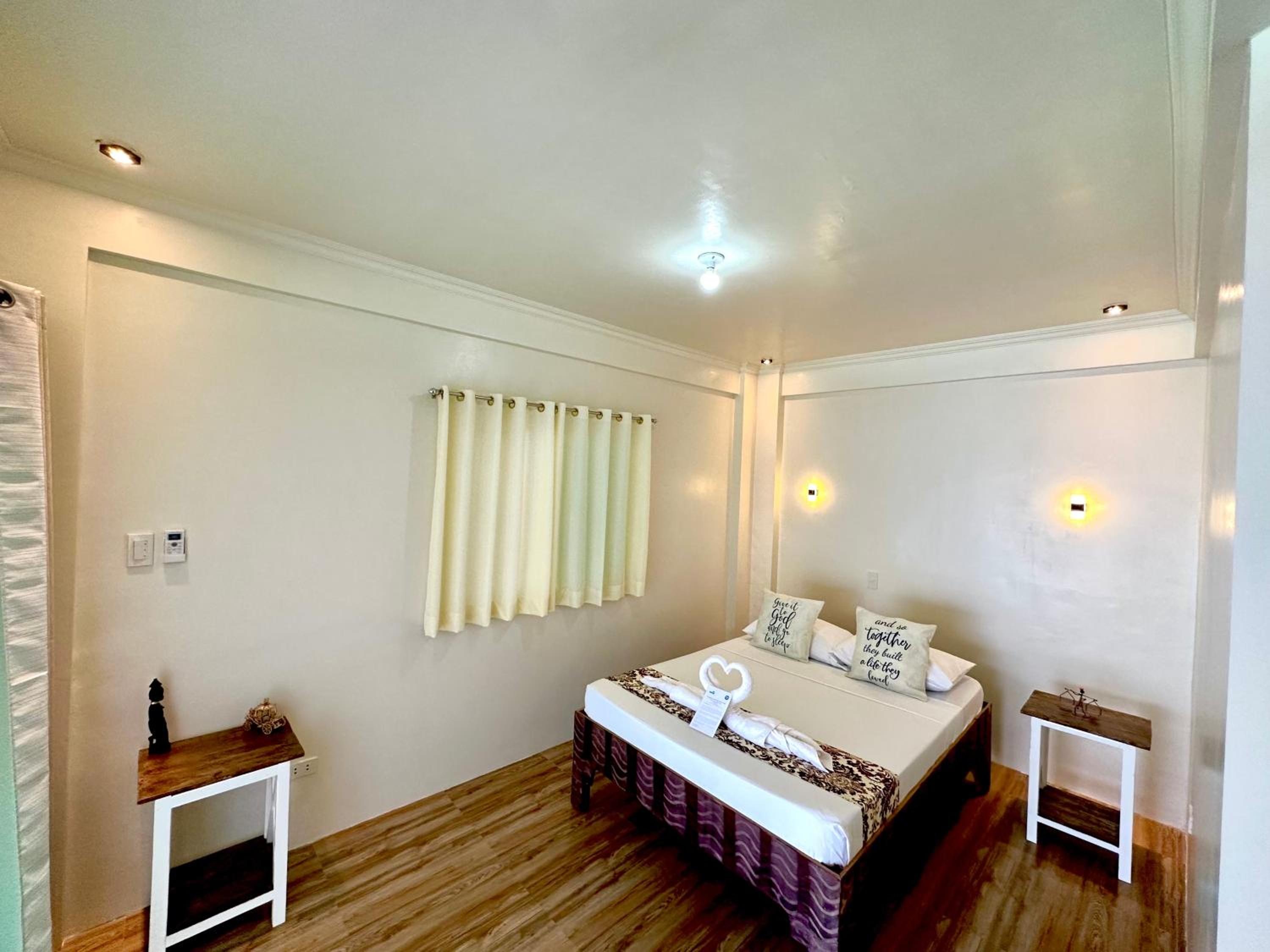 Deluxe Double or Twin Room with Balcony - Photo 3