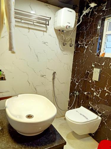 Deluxe Double Room - Photo 11