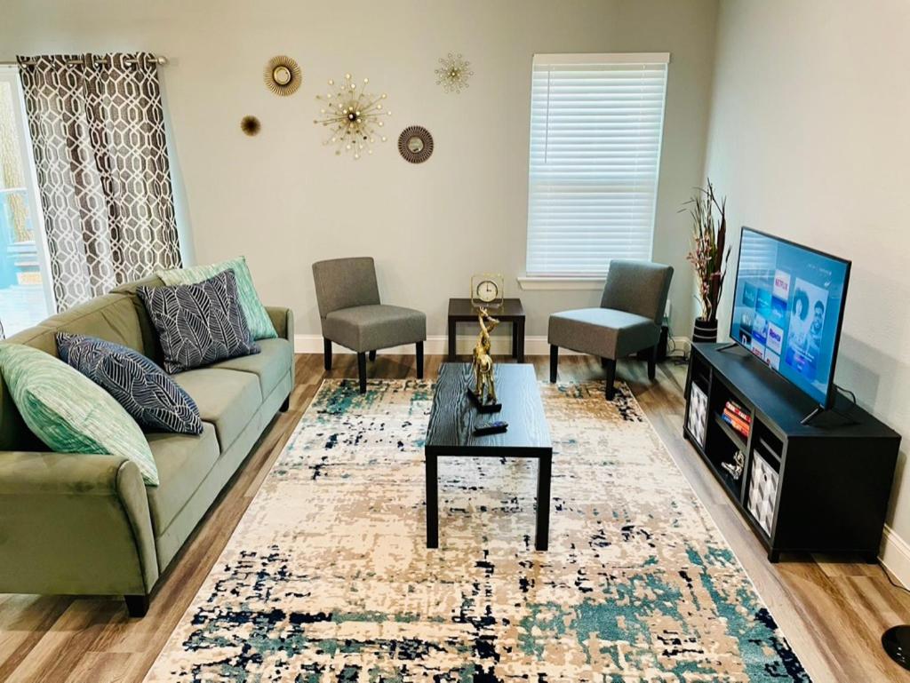 Three-Bedroom House photo 1