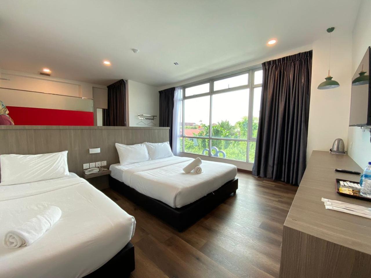 Superior Family Room - Photo 1