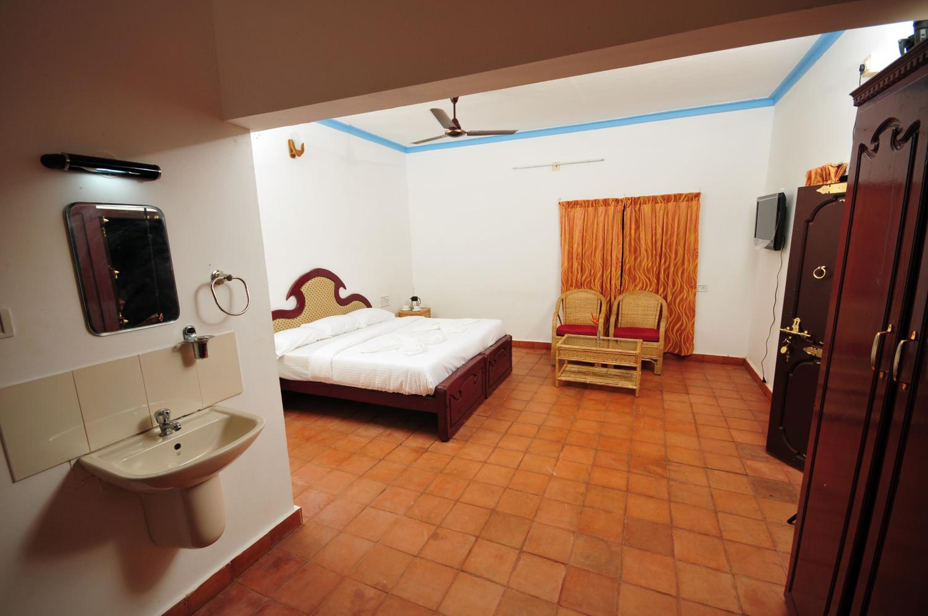Deluxe Double Room - Photo 11