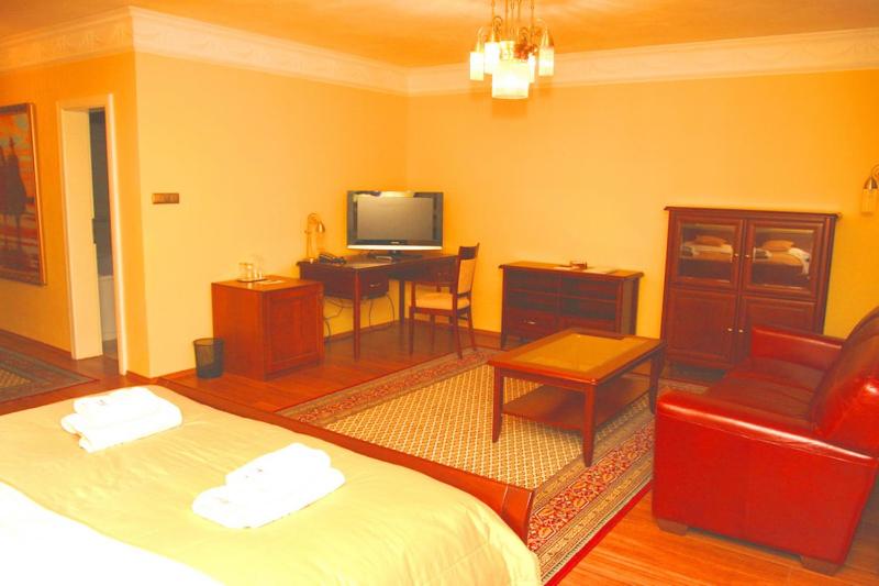 Junior Suite (2 Adults) - Photo 9
