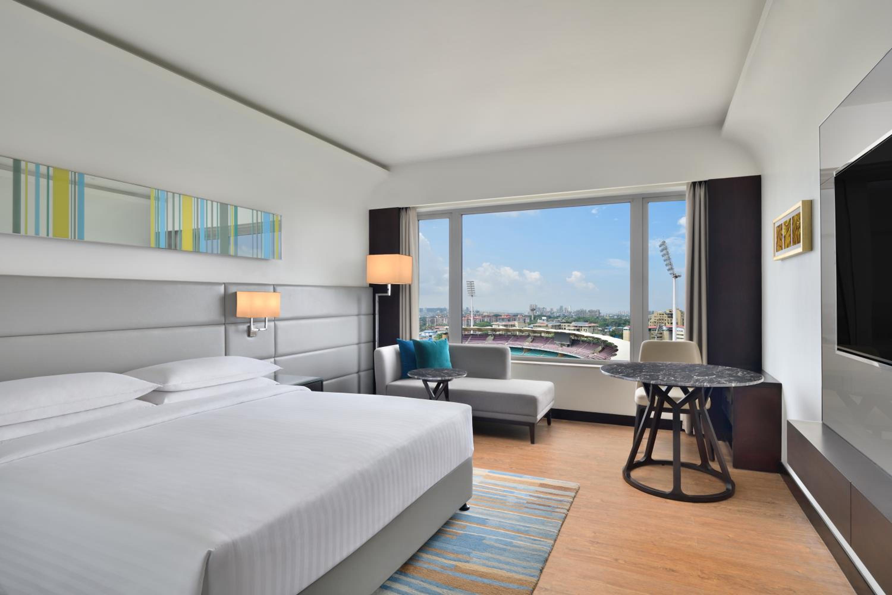 Executive Club, Executive lounge access, Guest room, 1 King, Stadium view - Photo 1
