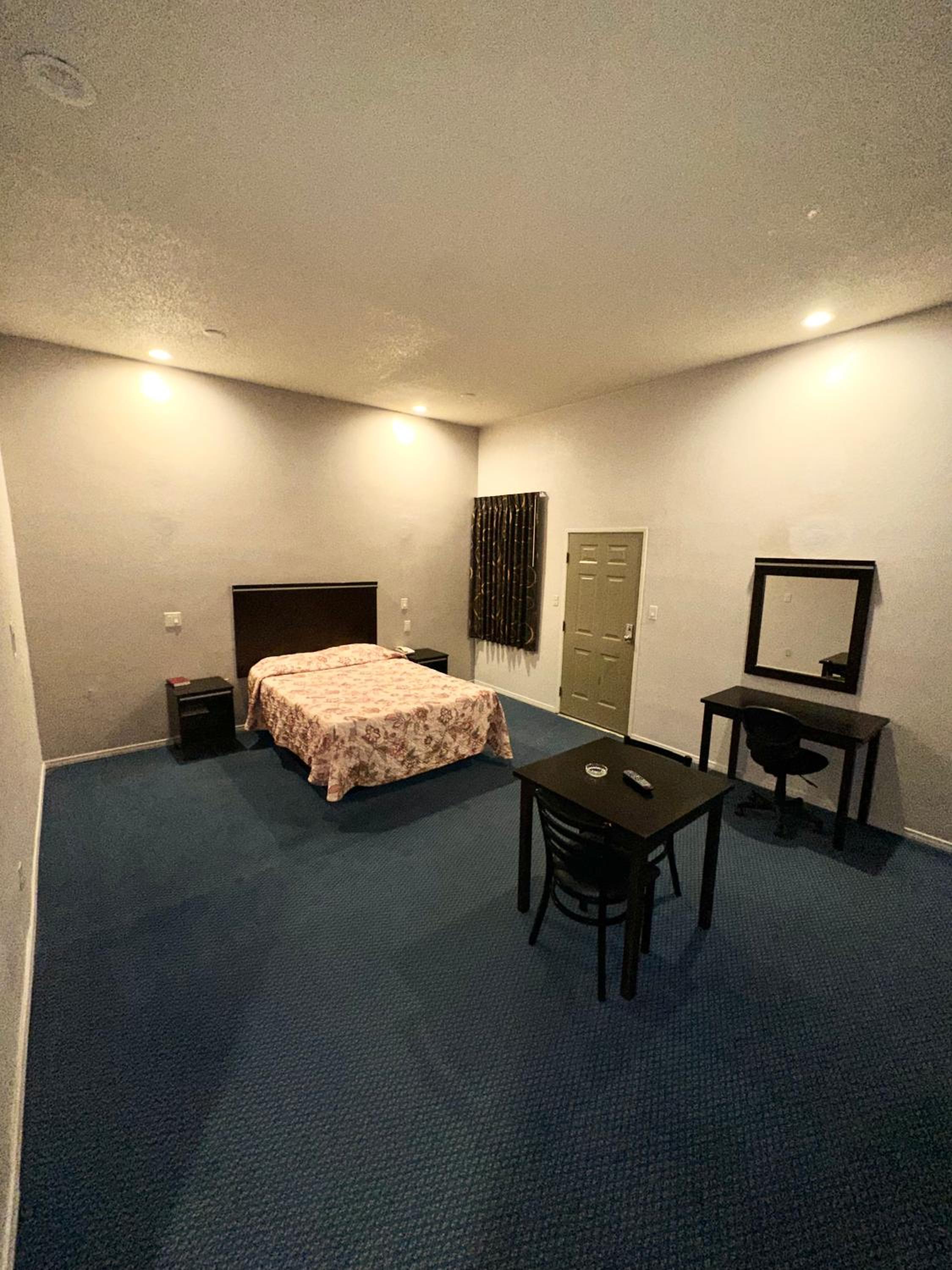 Deluxe King Room photo 1