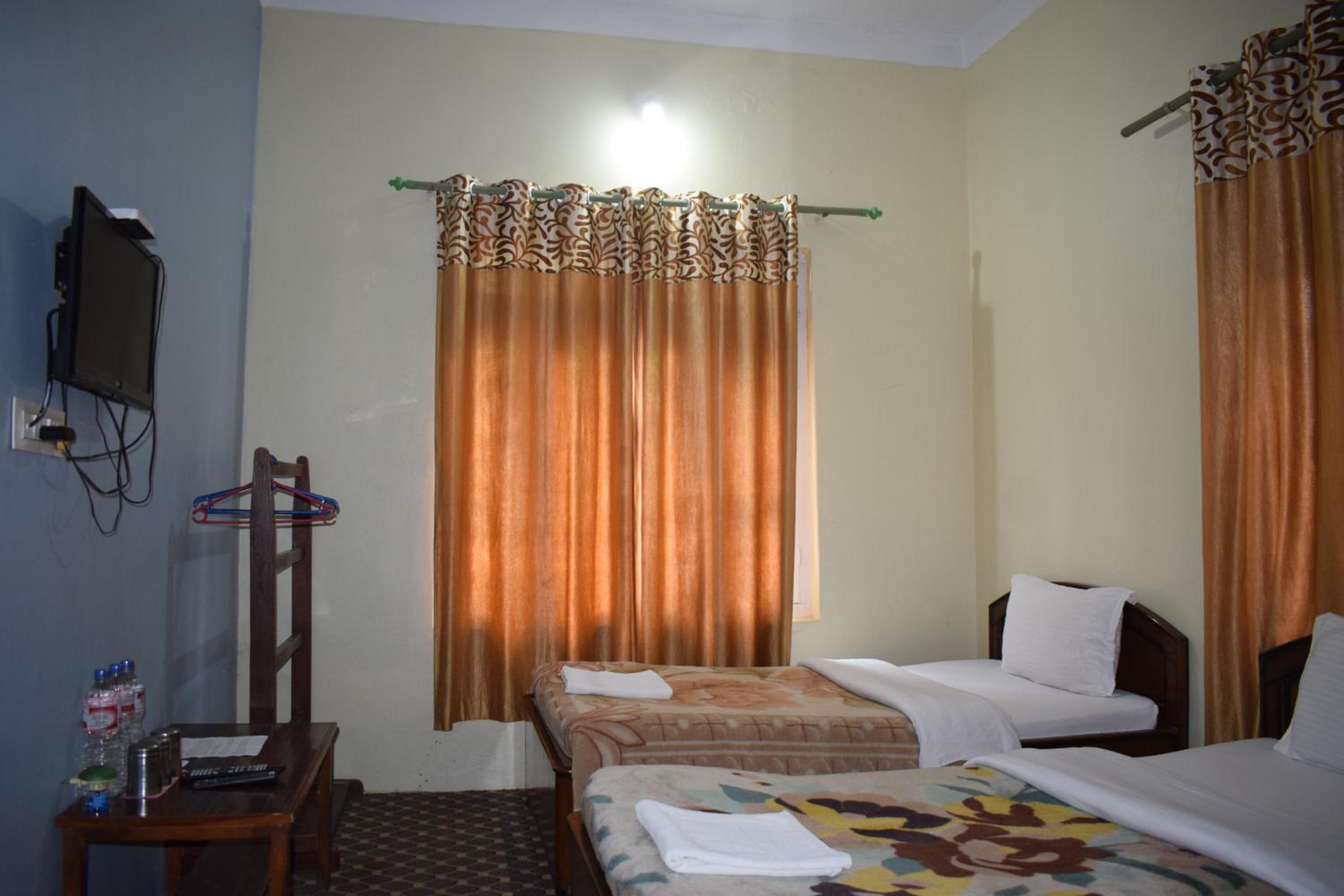 Basic Triple Room photo 2
