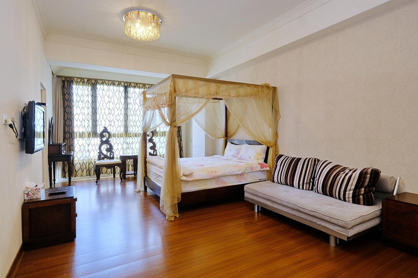 Honeymoon Room with Bathtub photo 3