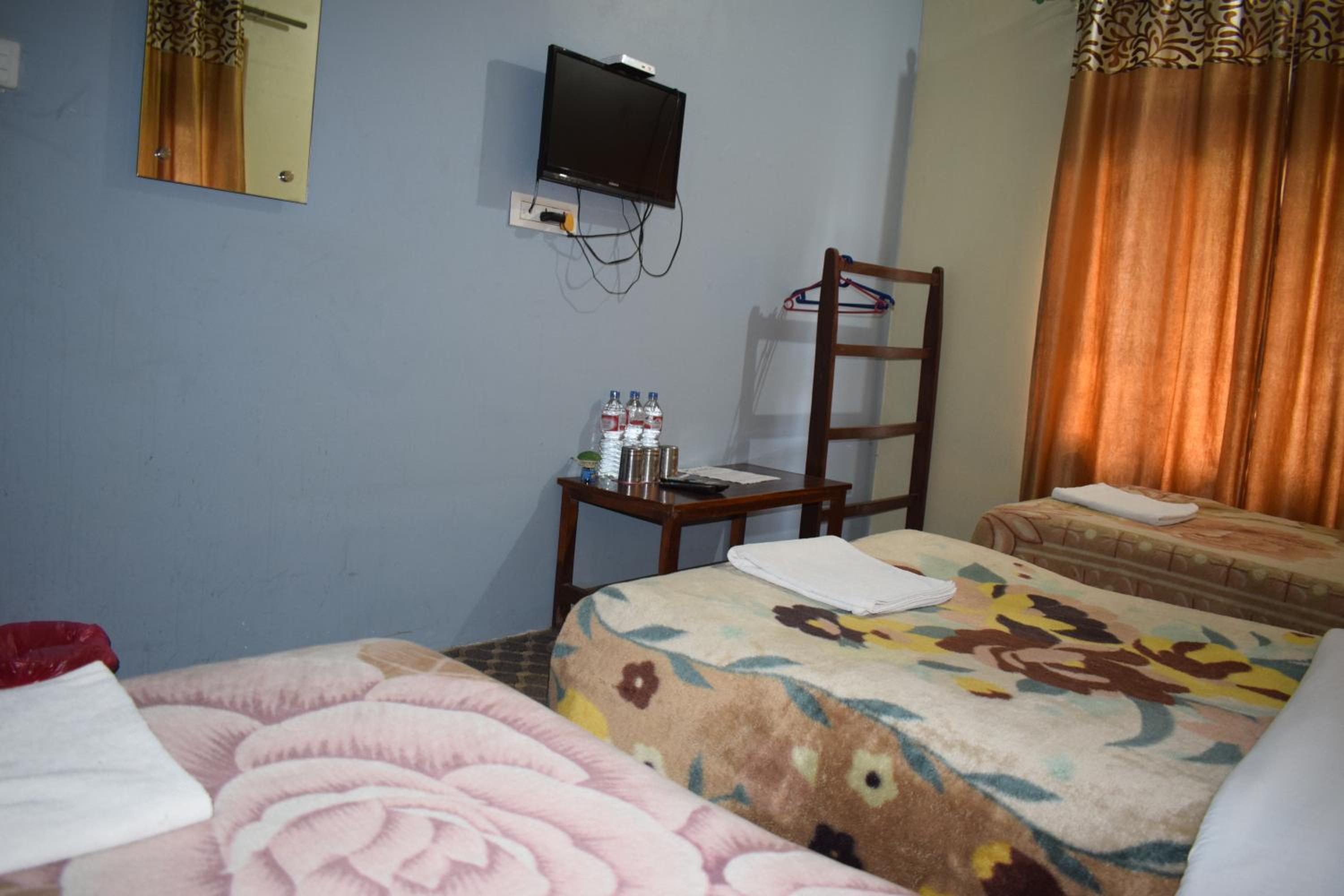 Basic Triple Room photo 3