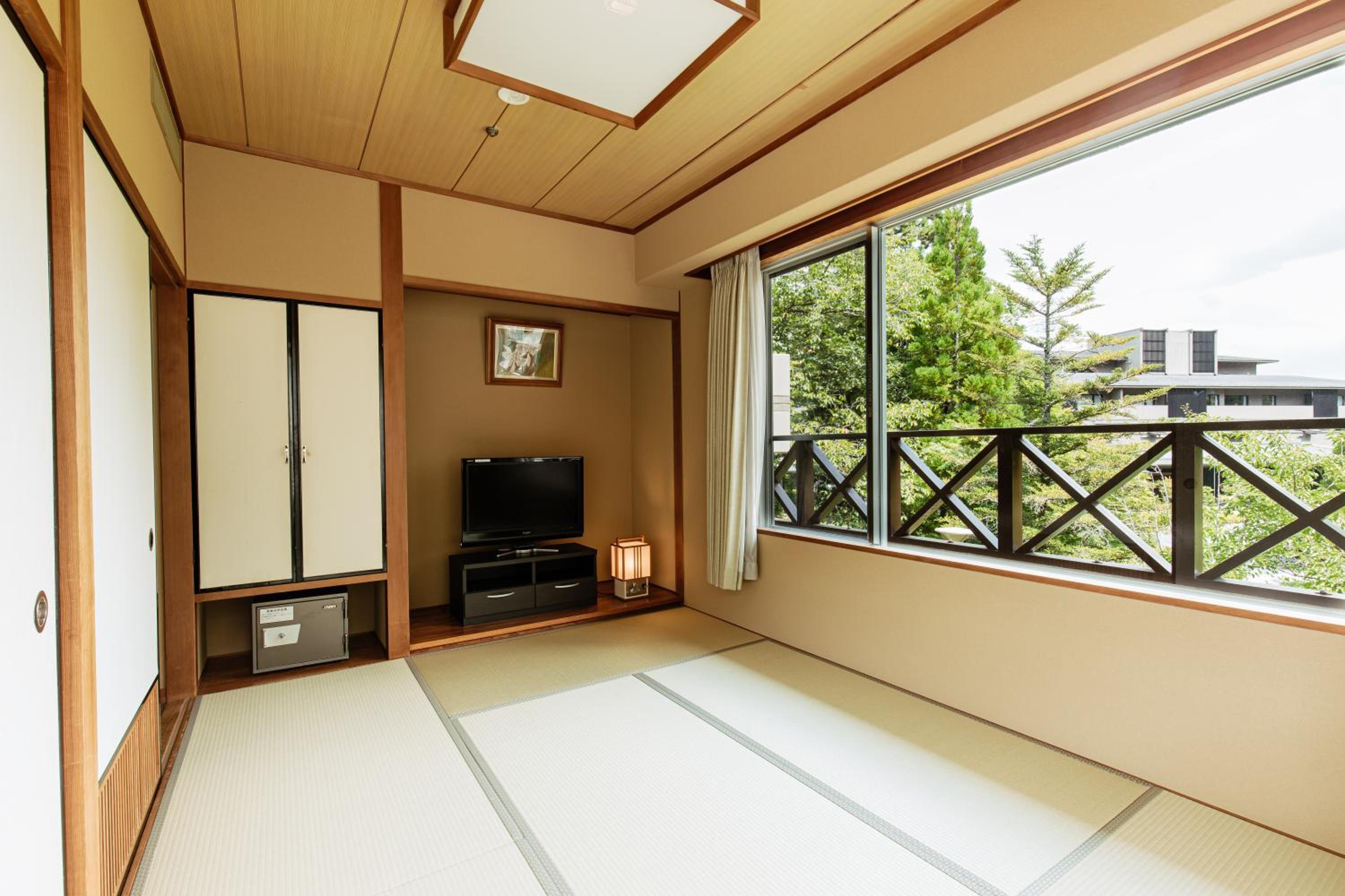2 Japanese-Style Rooms With 6 Tatami (Without Private Bath) (Max 6 Adults) photo 2