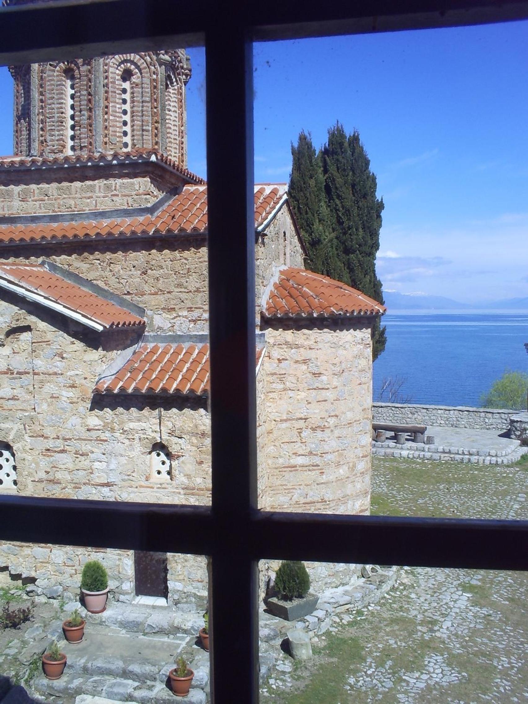 Suite with Lake View (3 Adults) - Photo 7