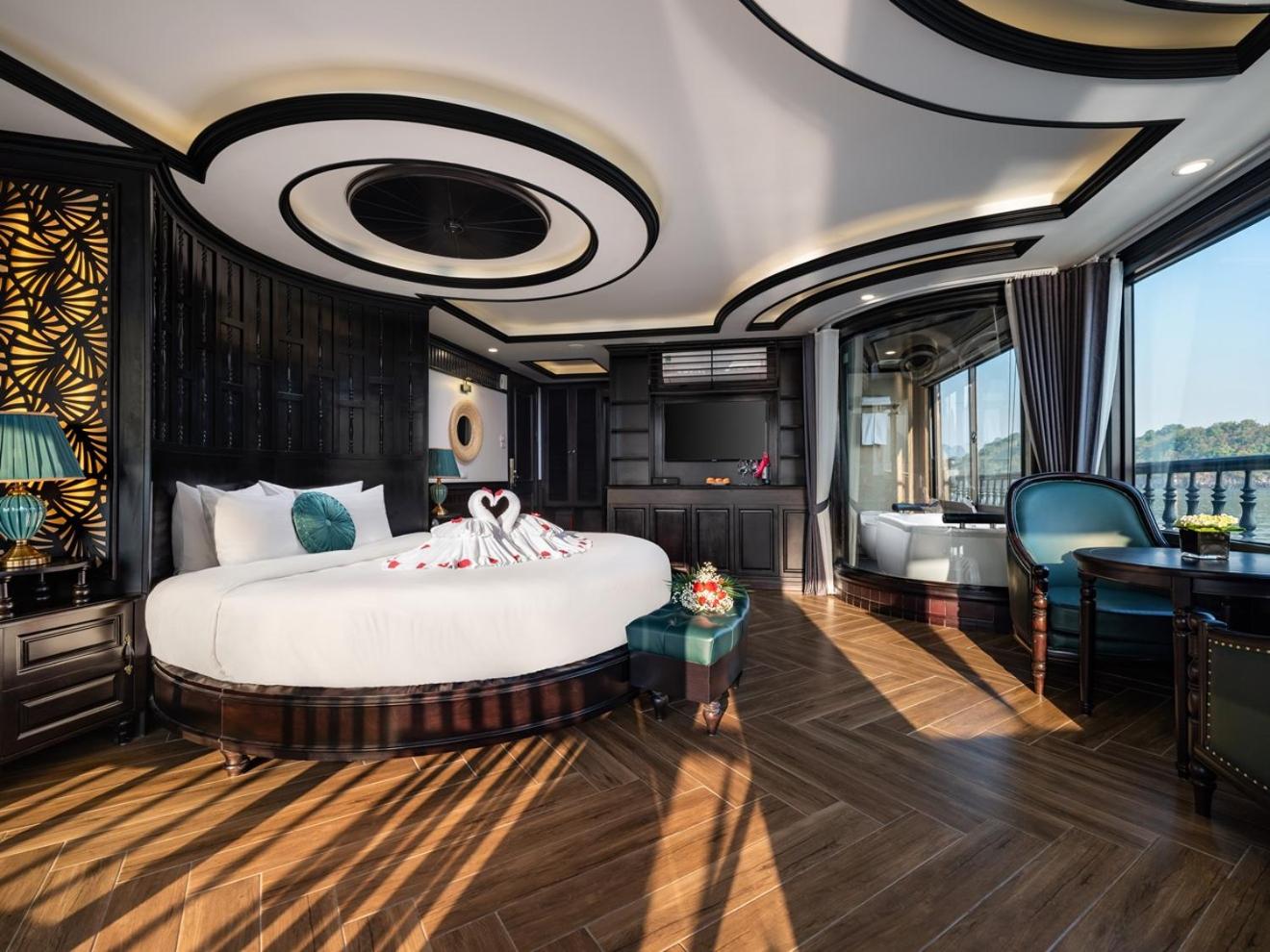 Royal suite  private balcony & jacuzzi - 2 Day and 1 Night thumbnail 6