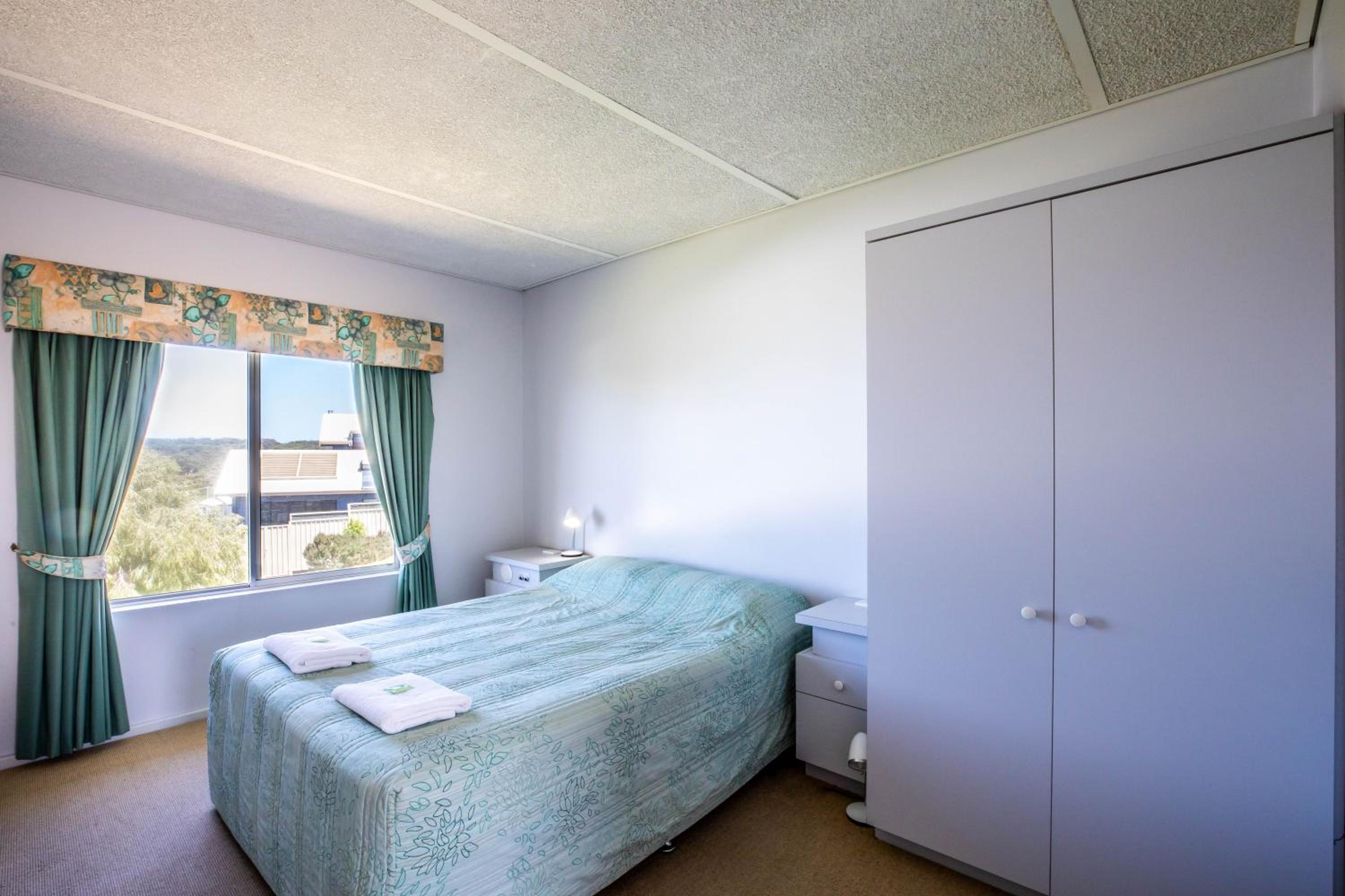 Queen Room with River View - Photo 4