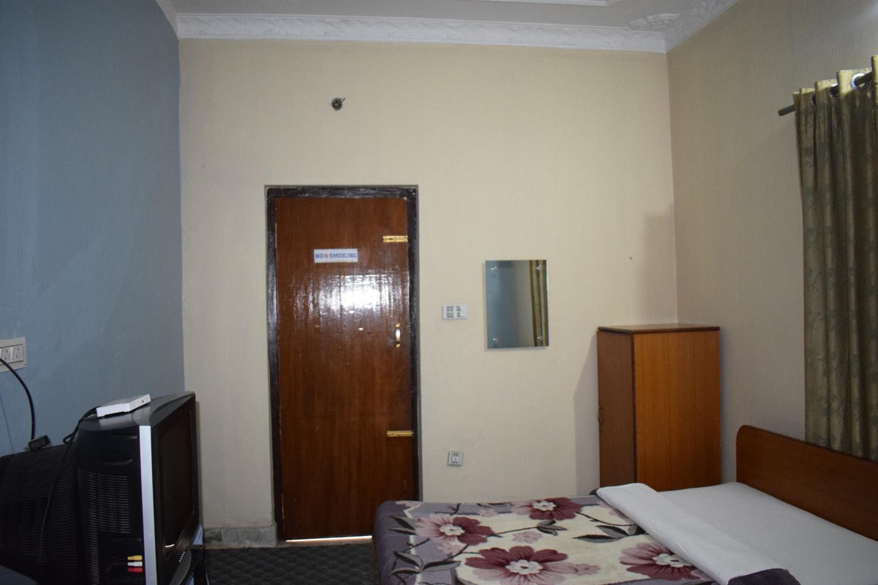 Budget Double Room photo 3