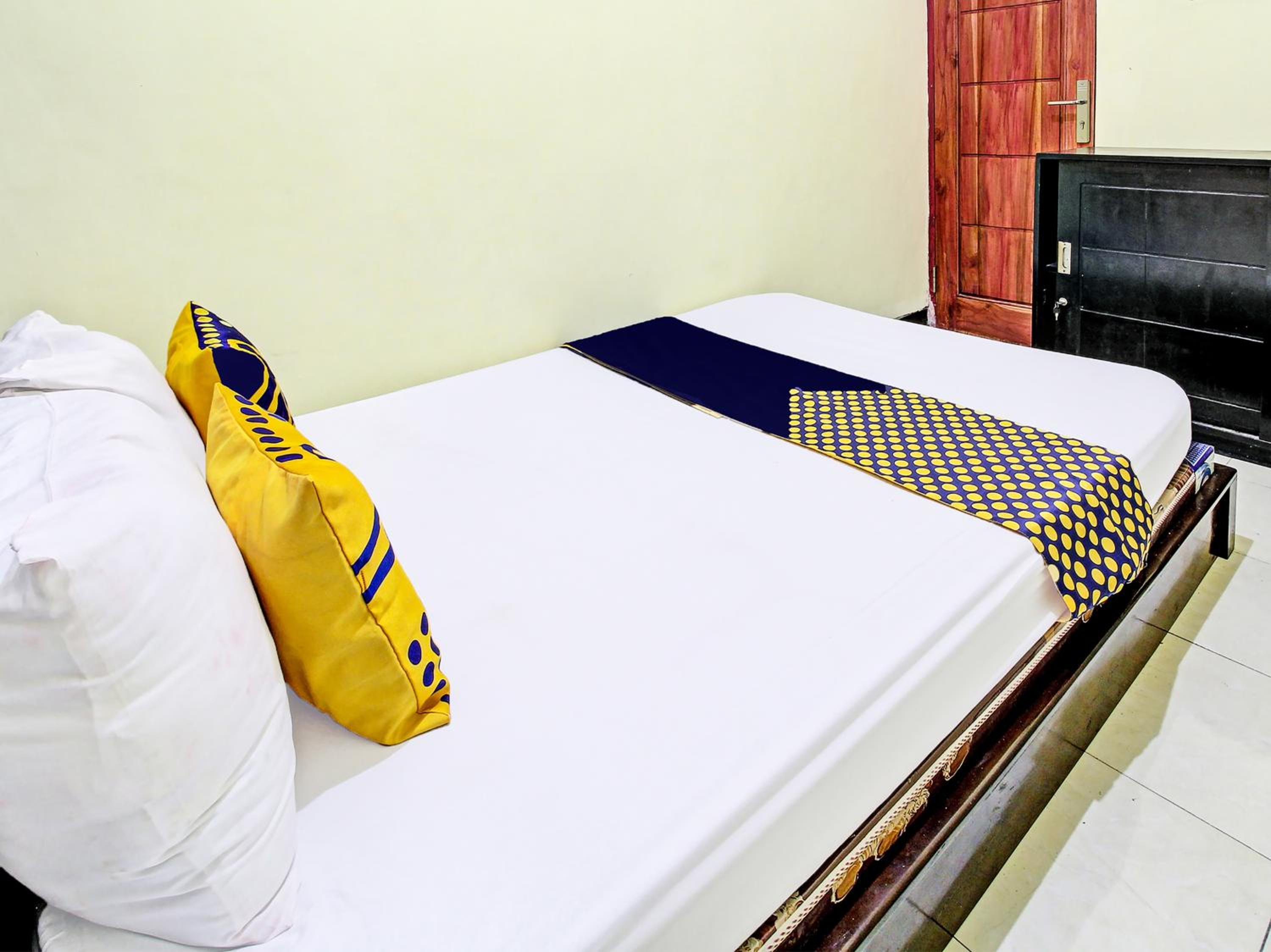 Budget Double Room - Photo 2