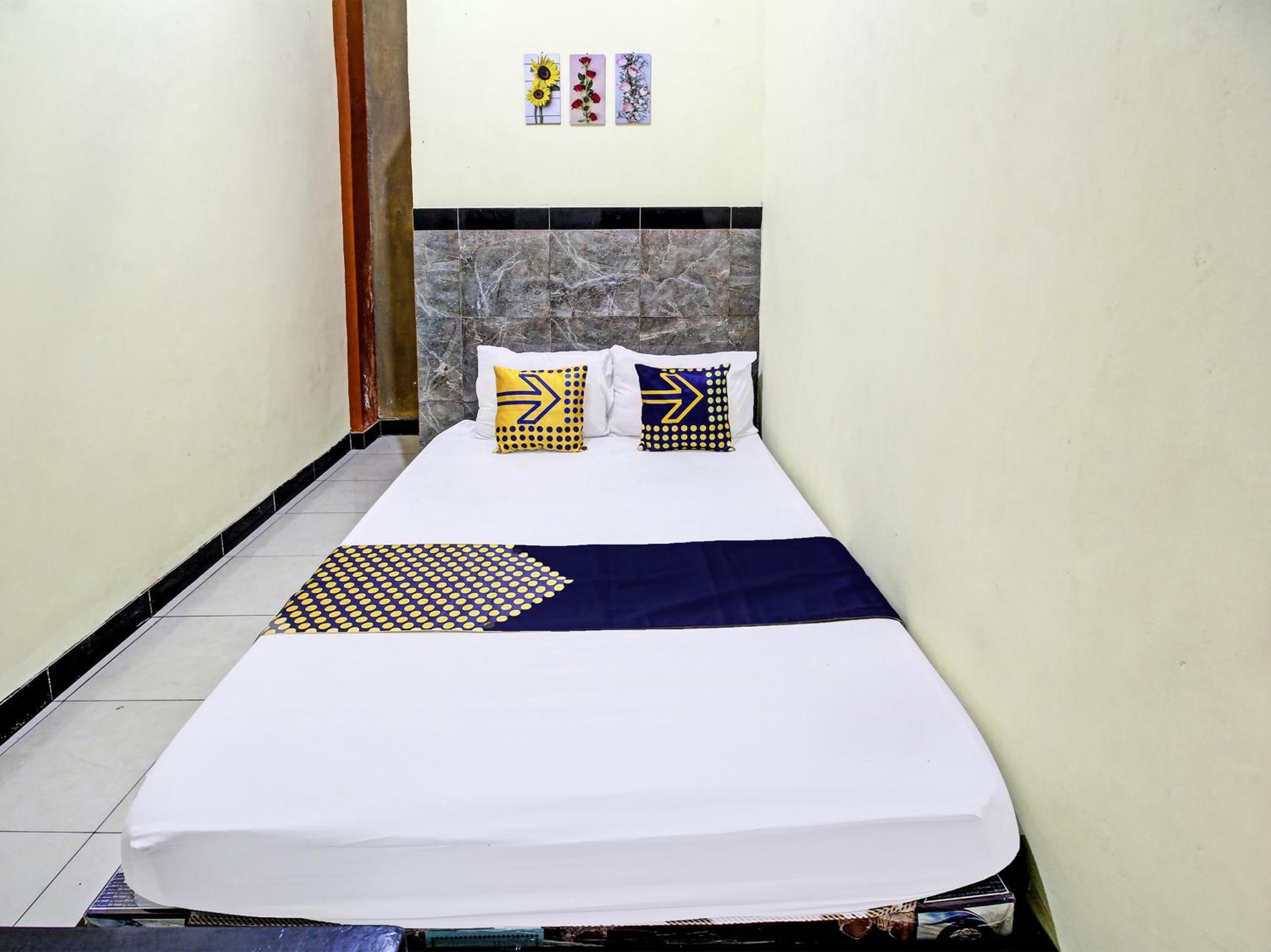 Budget Double Room - Photo 5