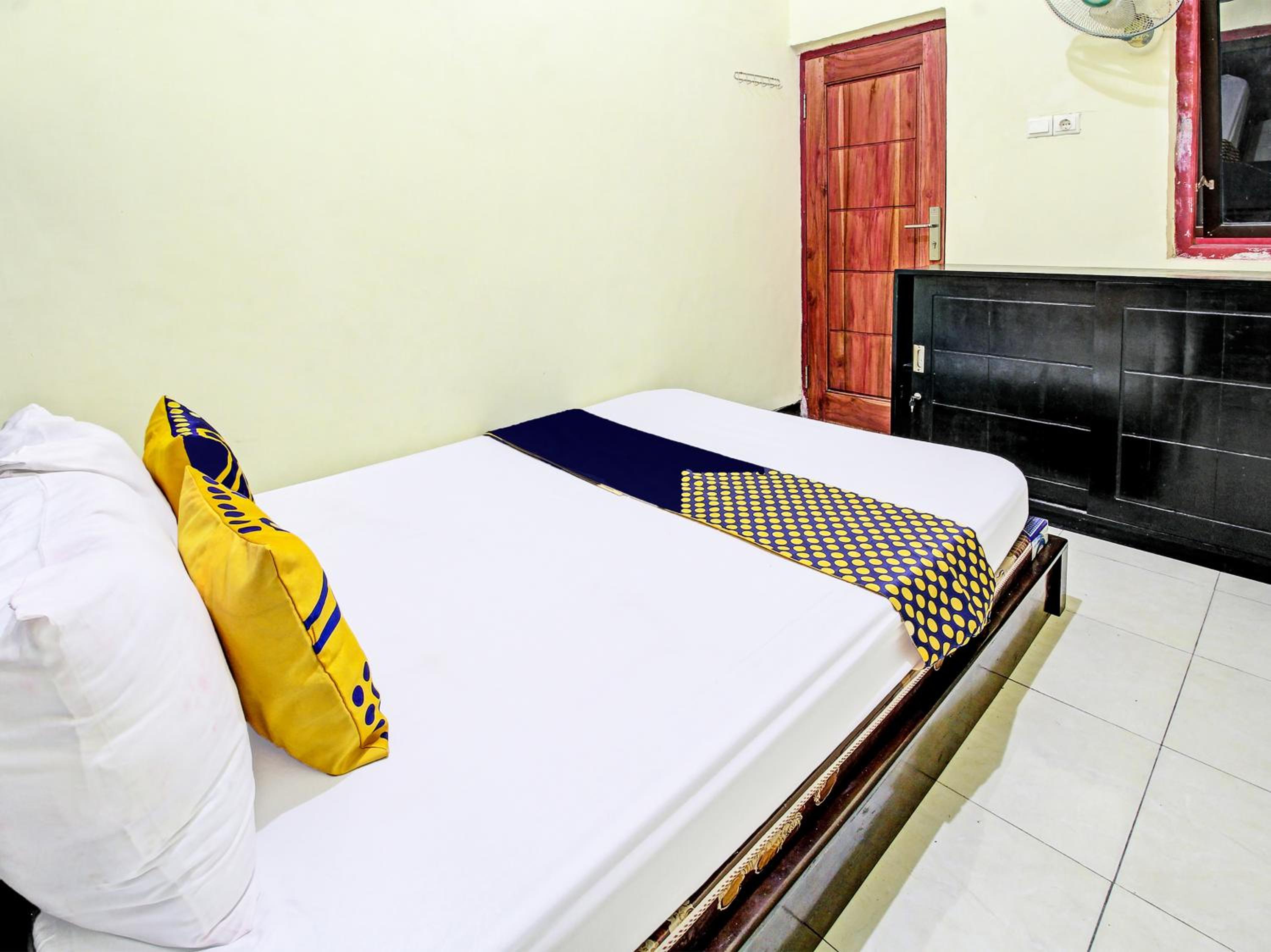 Budget Double Room - Photo 3