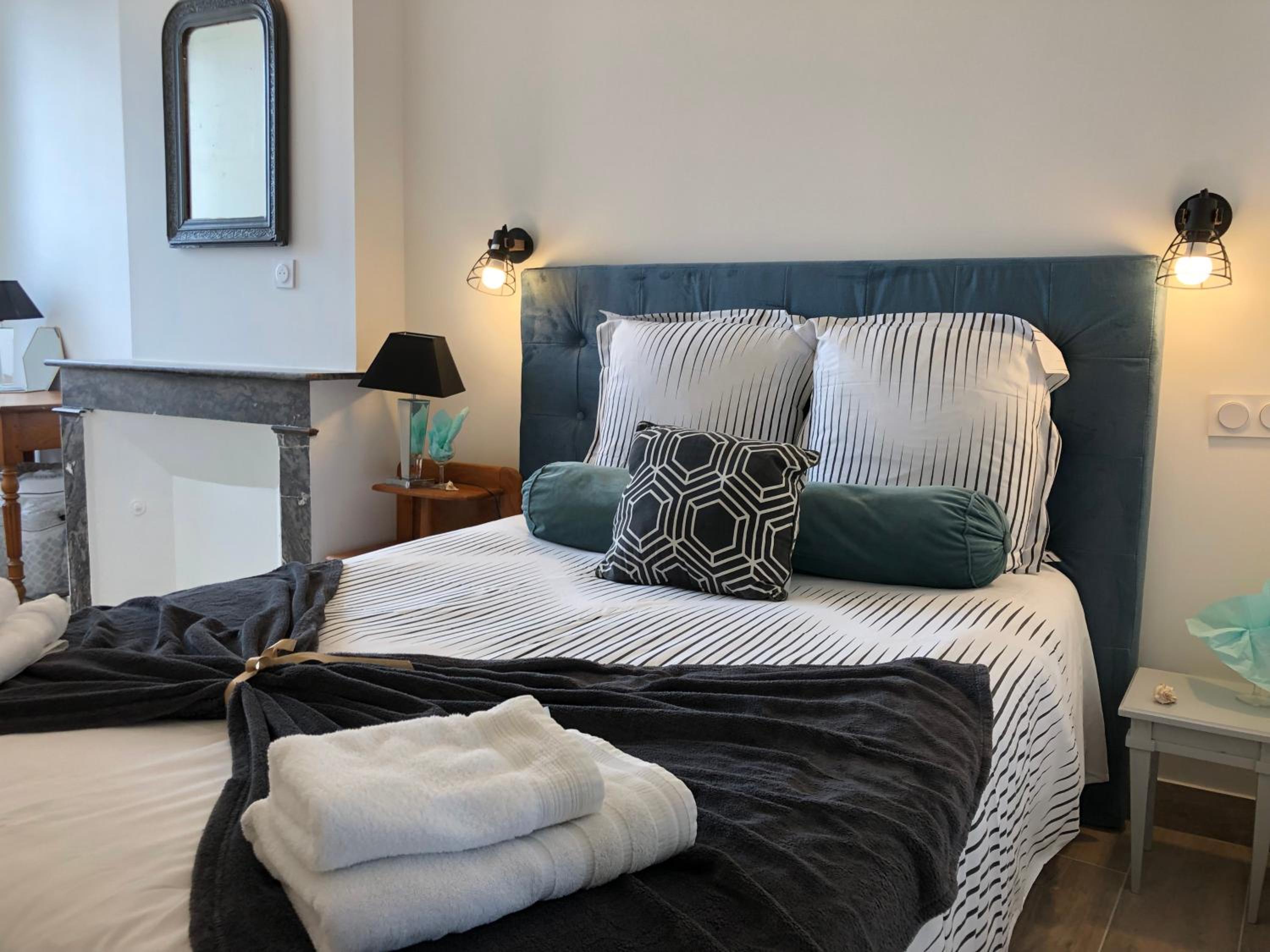 Two-Bedroom Apartment - Photo 21