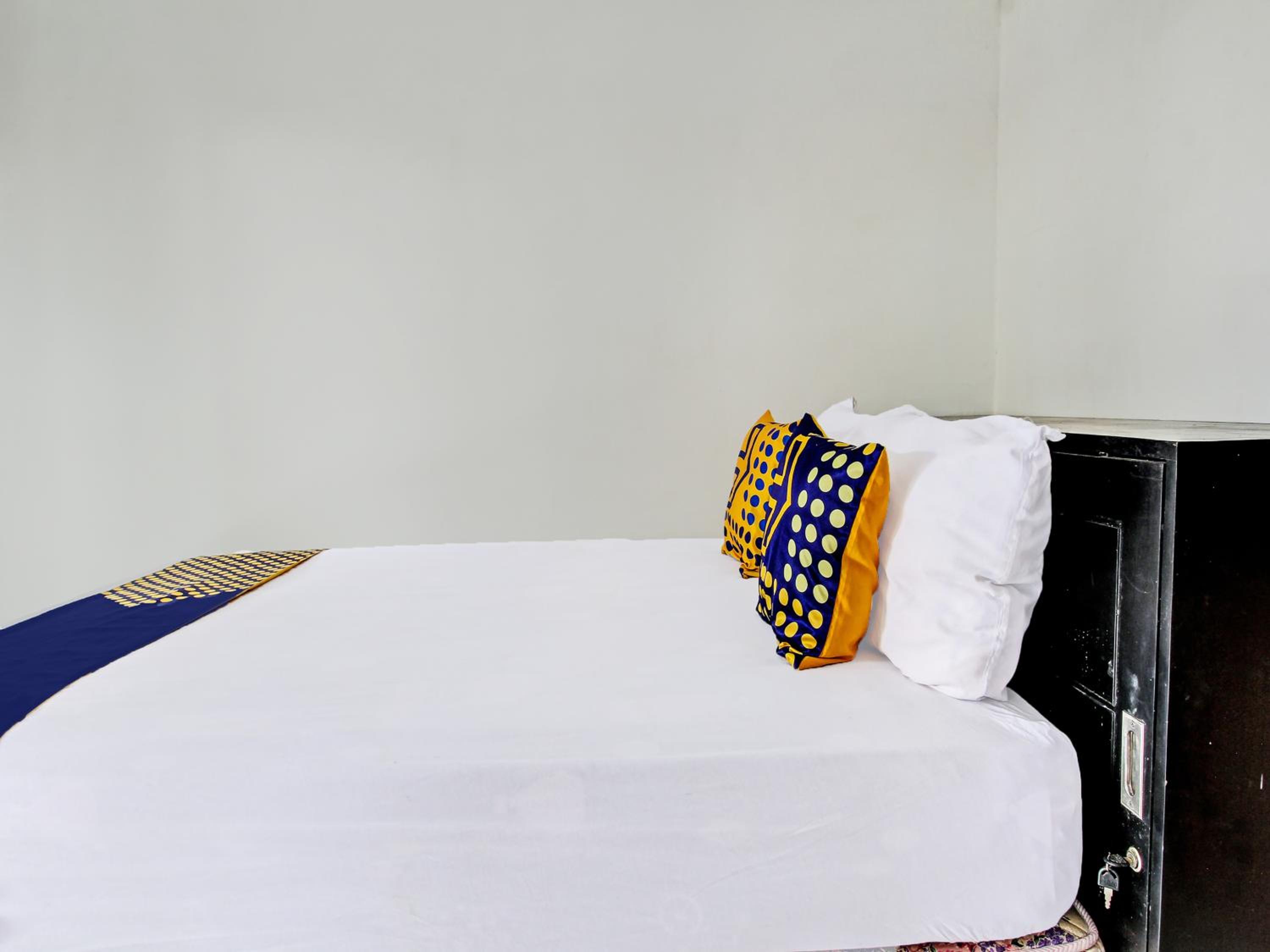 Queen Room - Photo 7