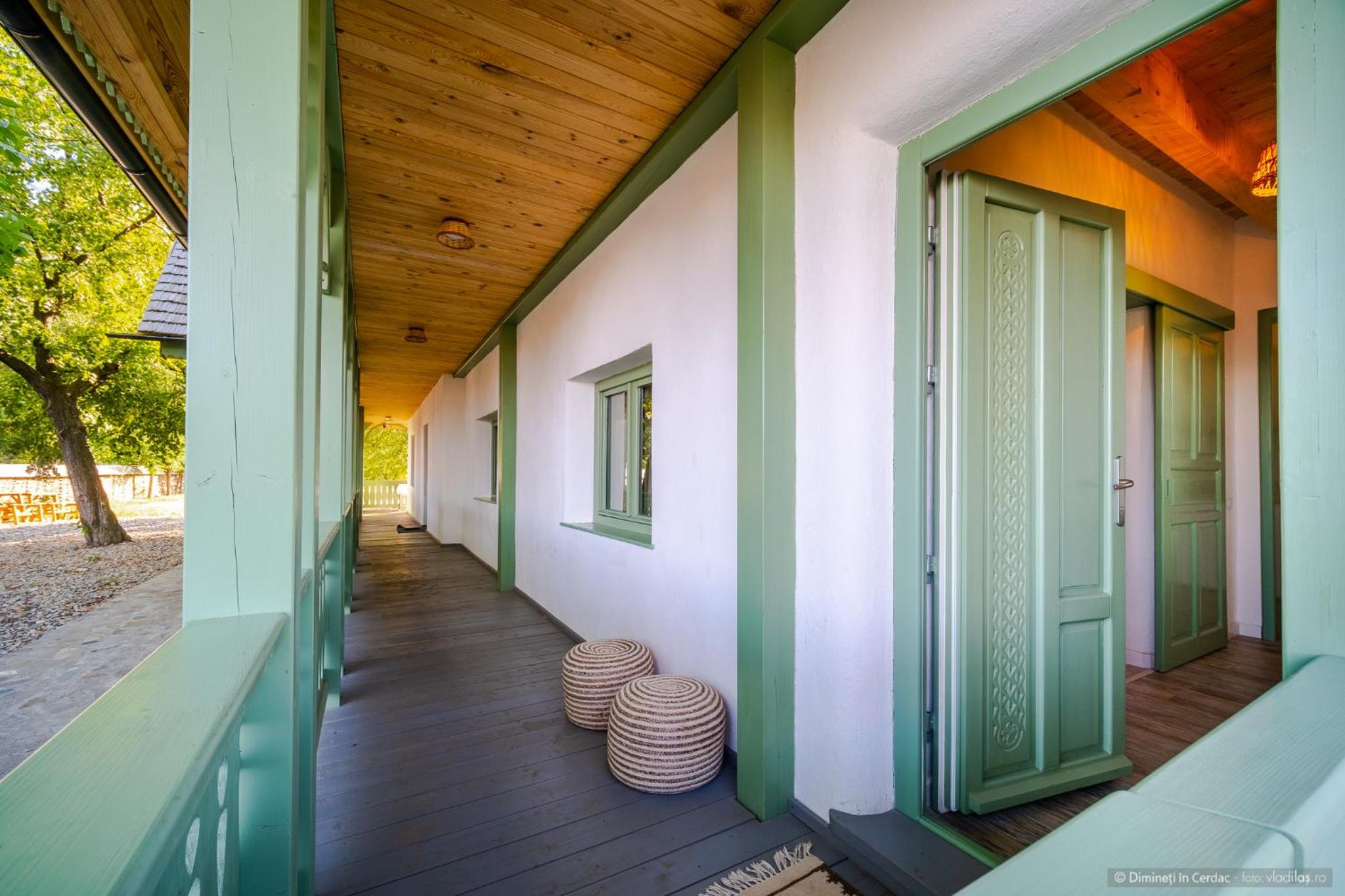 One-Bedroom Apartment with Garden photo 2