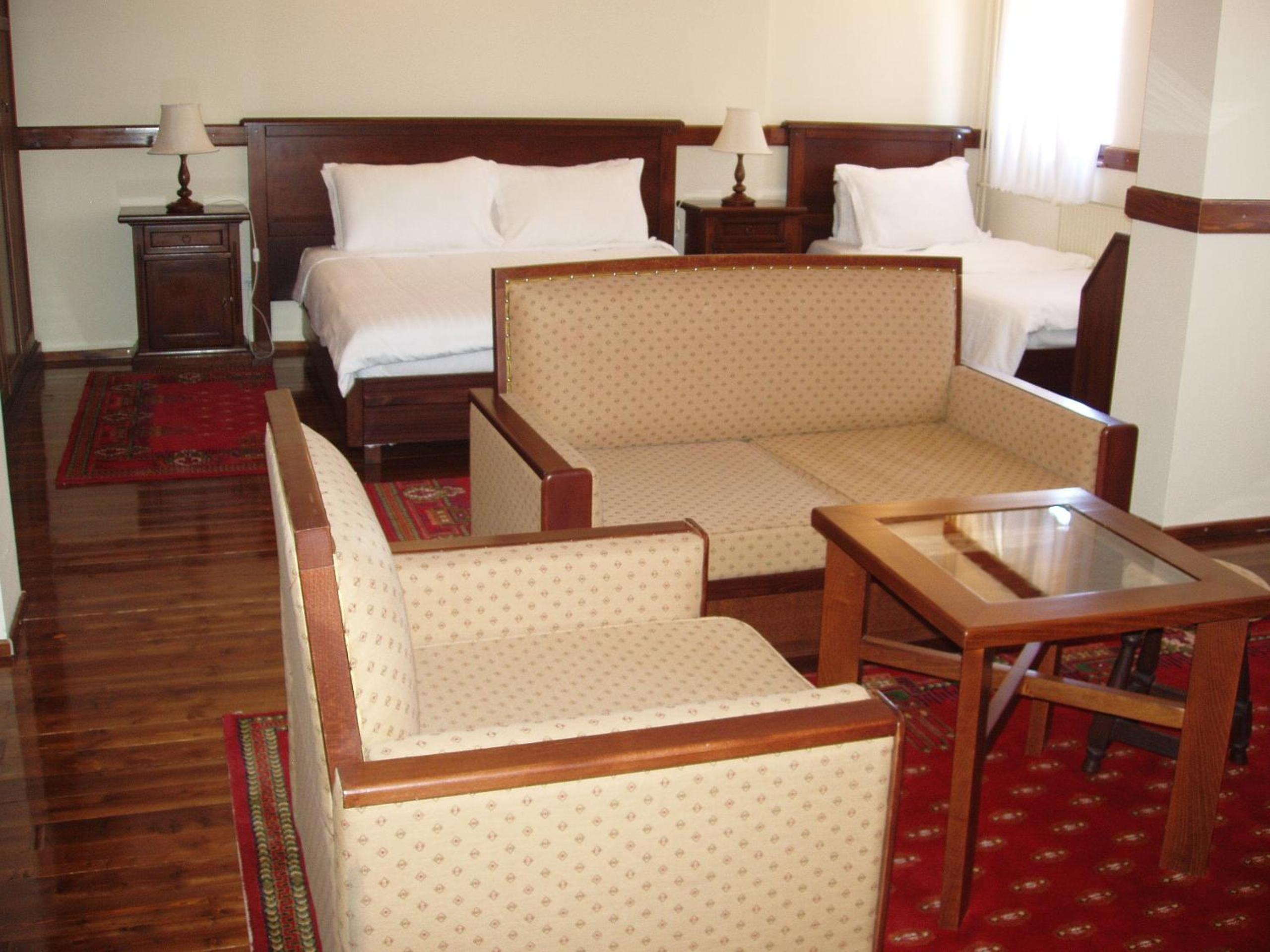 Suite with Lake View (3 Adults) - Photo 1