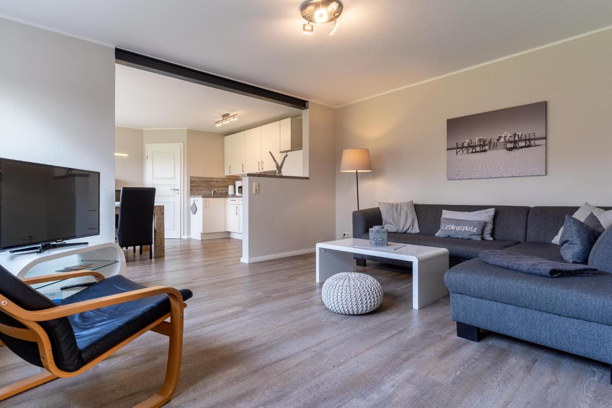 Apartment with Terrace photo 2