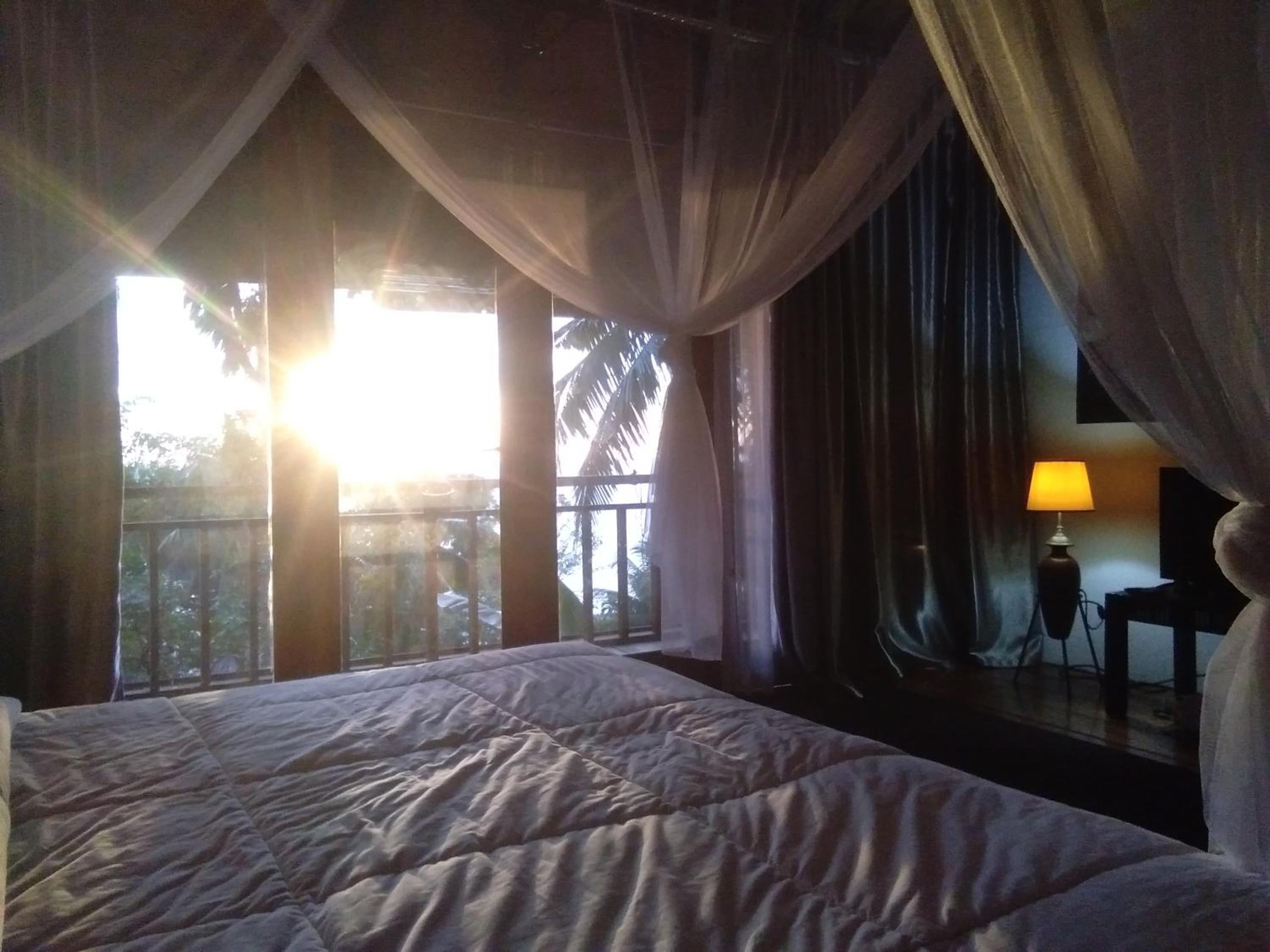 Deluxe Double Room - Photo 11
