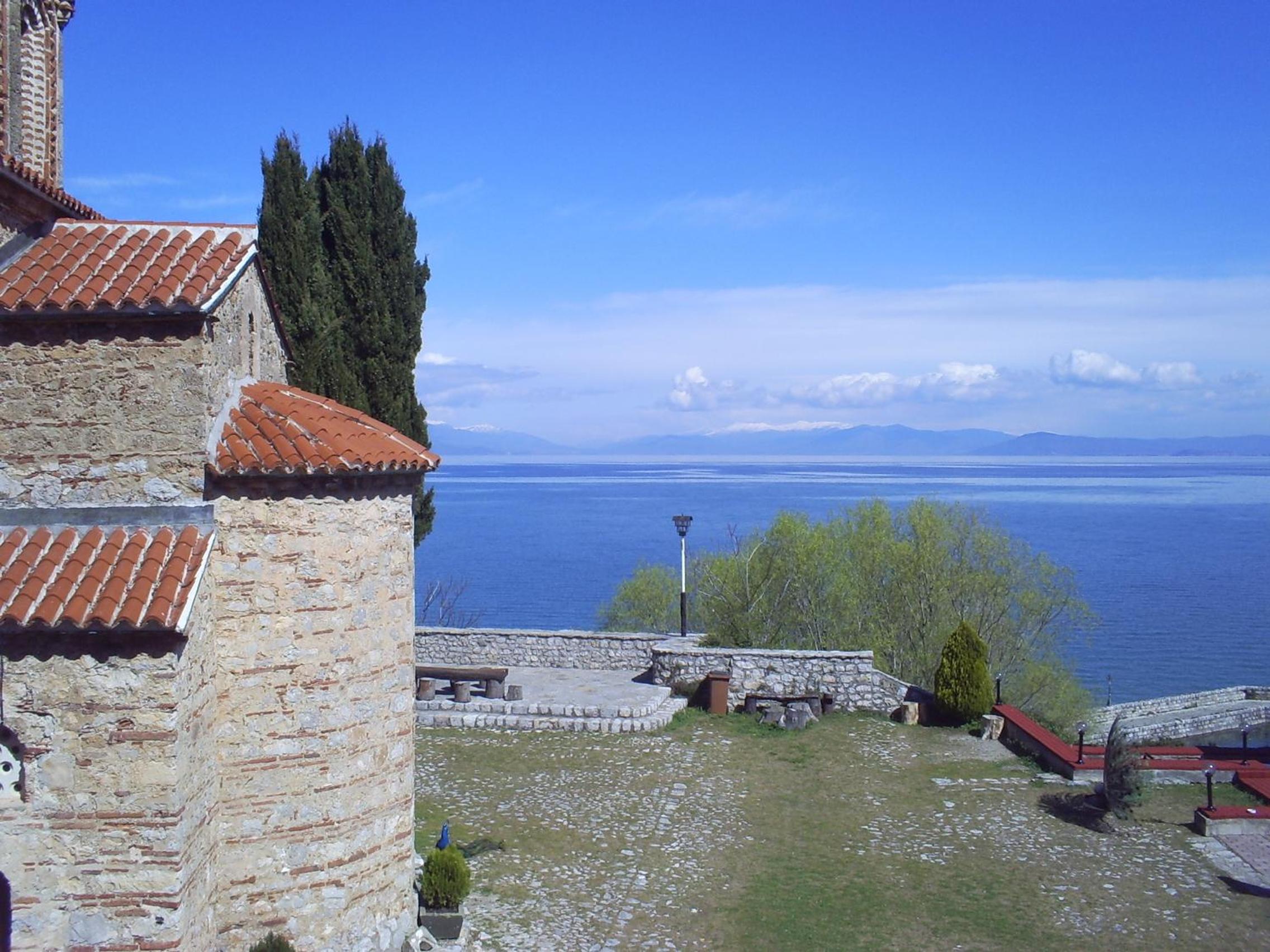Suite with Lake View (3 Adults) - Photo 6