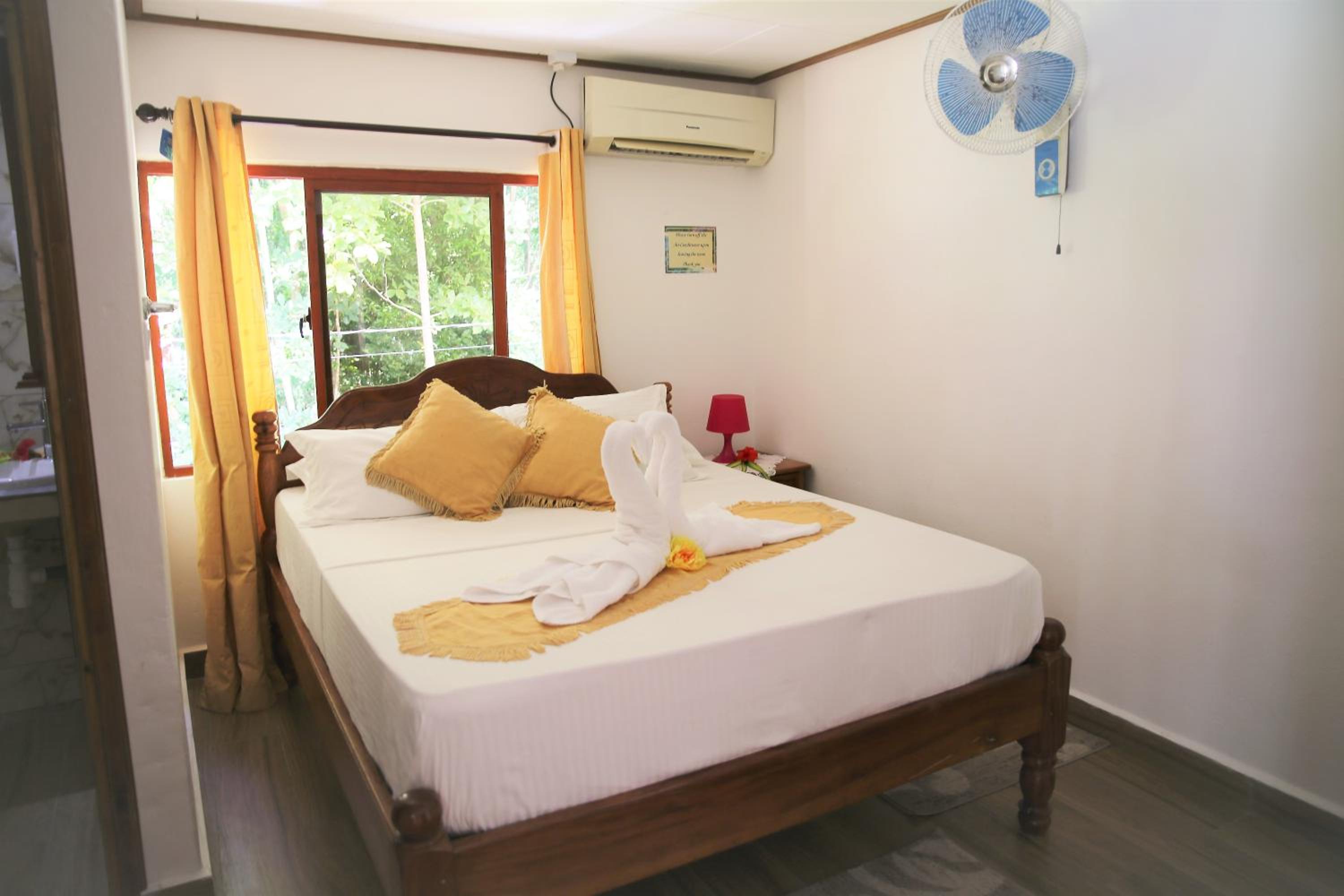 Standard Queen Room
