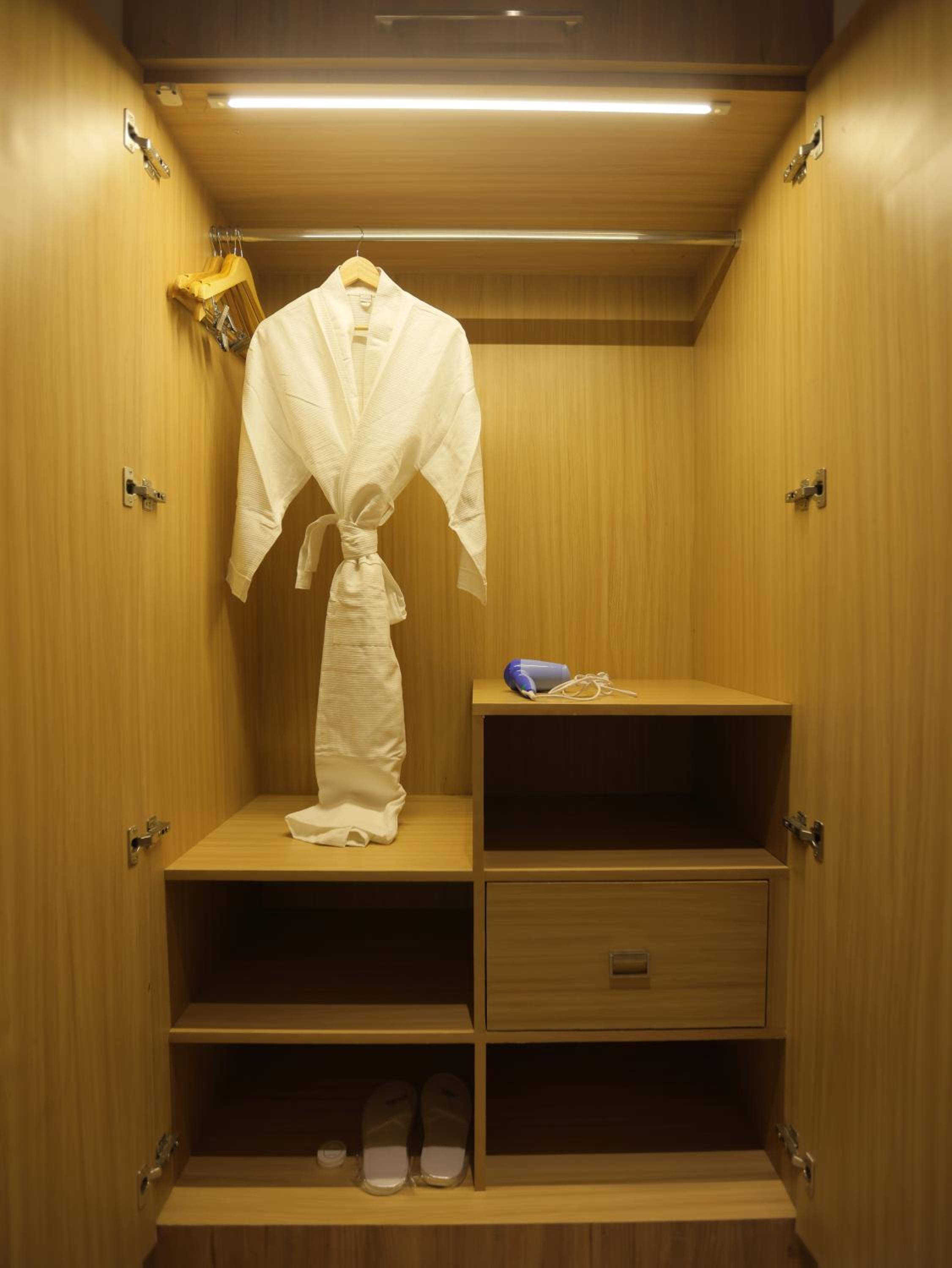 Deluxe Twin Room - Photo 2