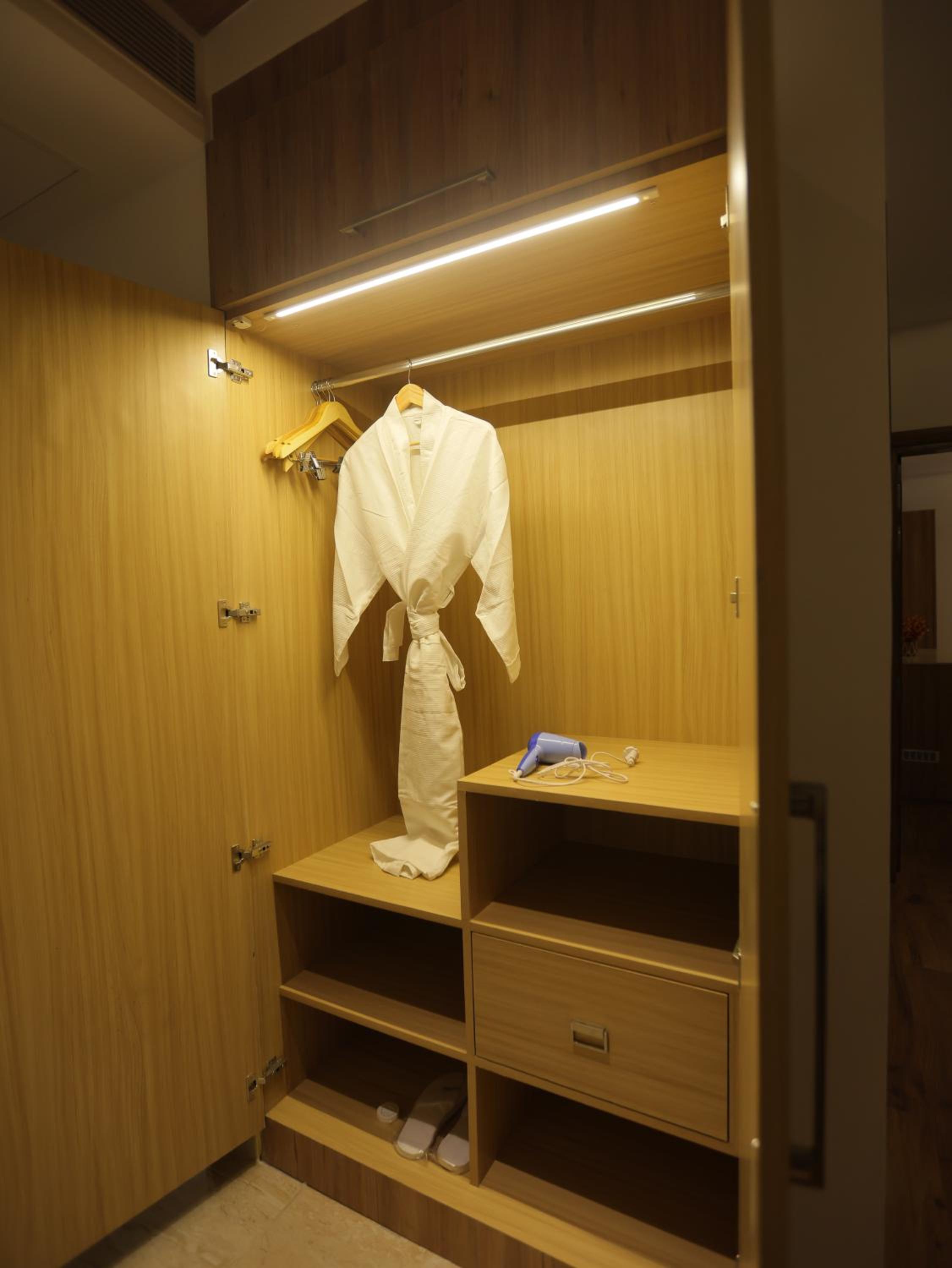 Deluxe Twin Room - Photo 3