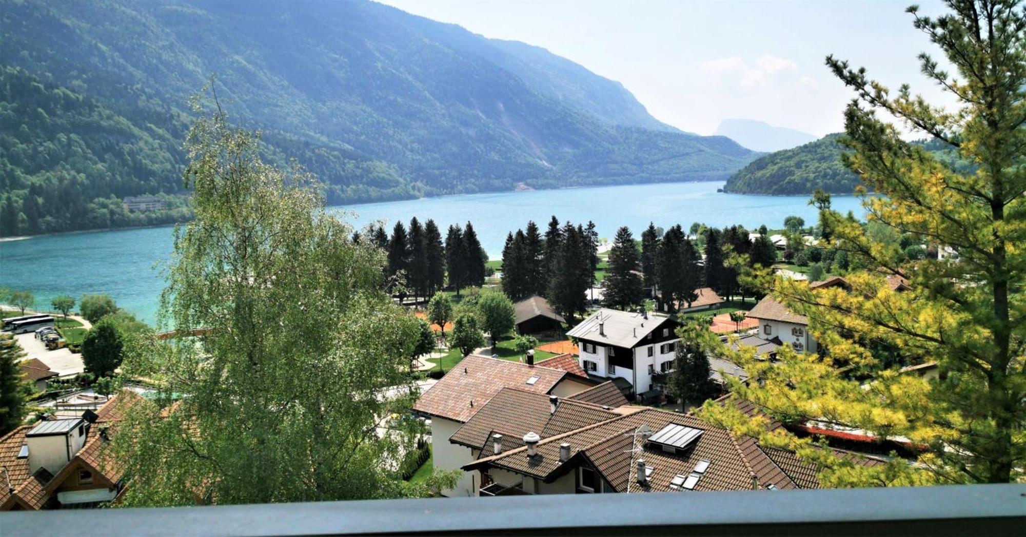 Double or Twin Room with Balcony and Lake View - Photo 34