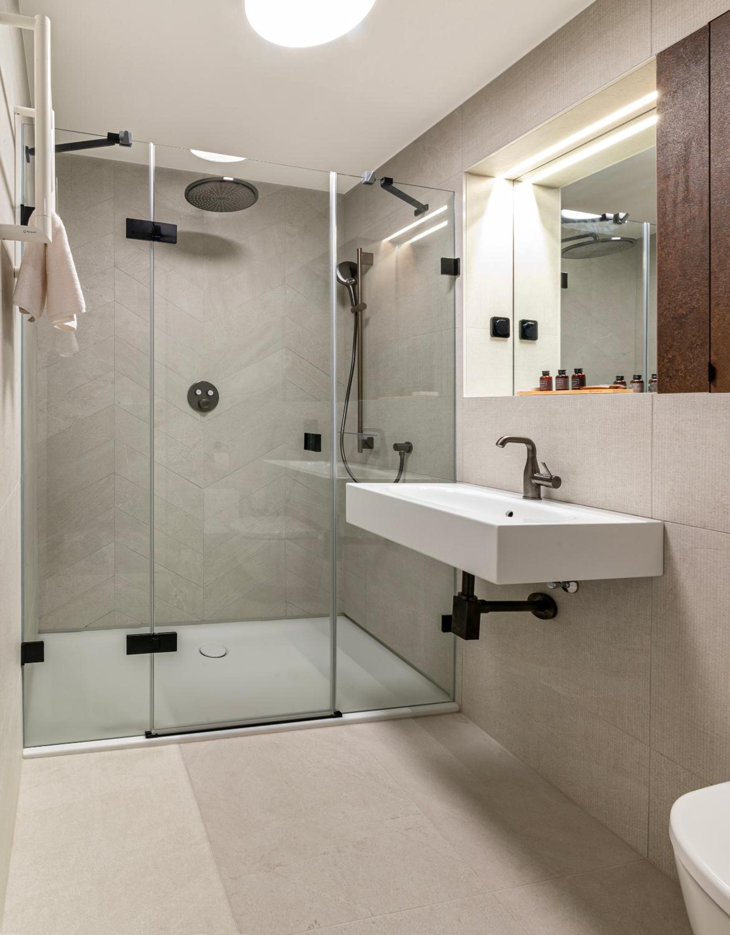 Superior Double or Twin Room - Photo 8