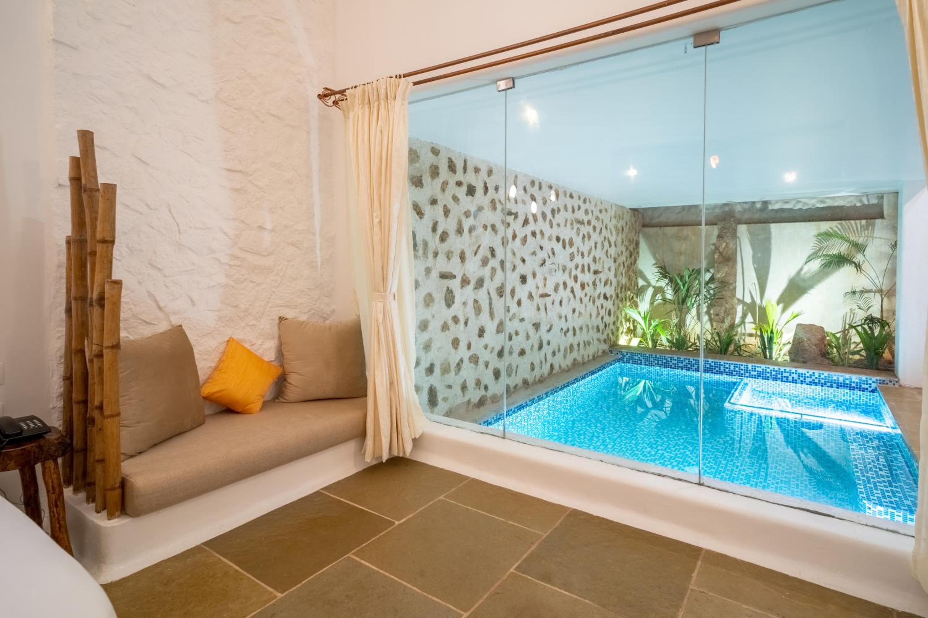 Suite with Private Pool - Photo 1