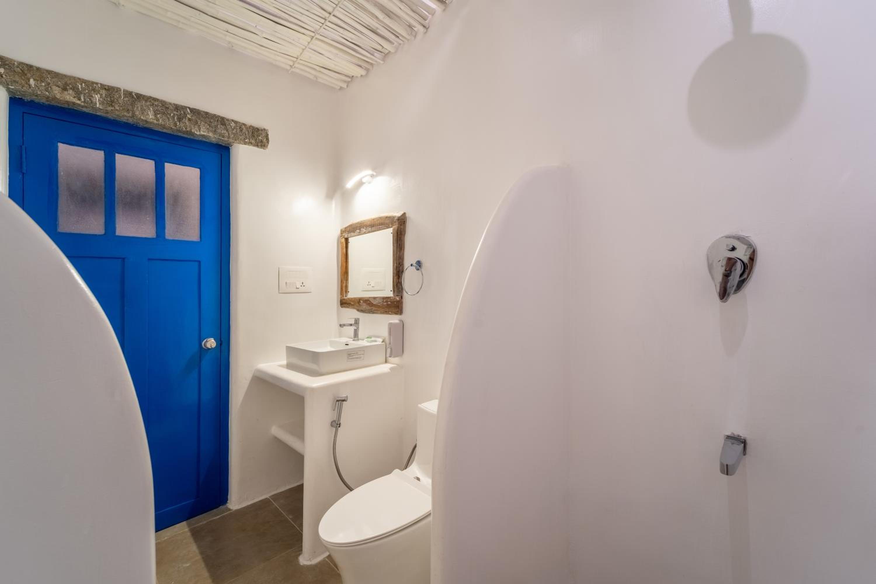 Suite with Private Pool - Photo 33