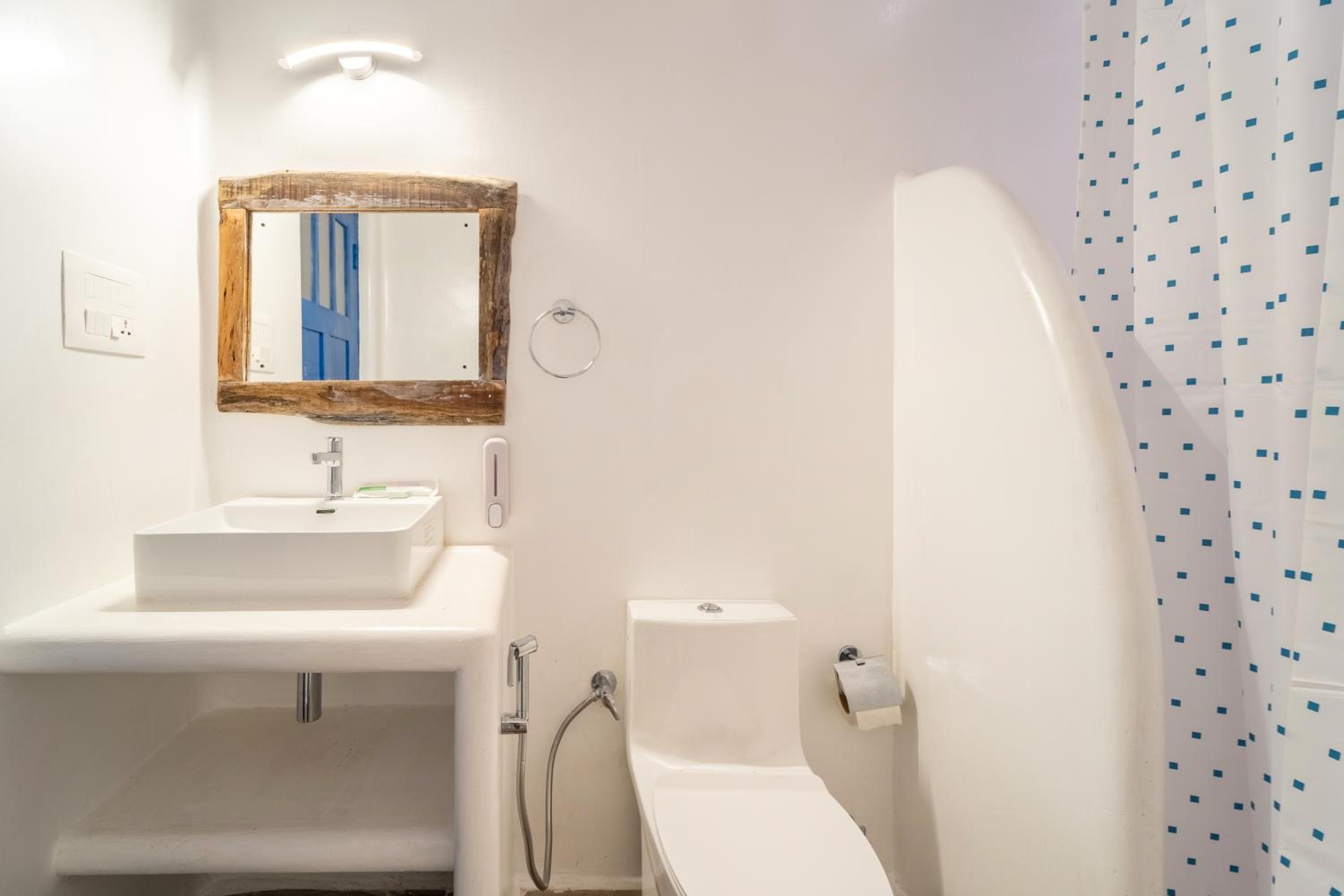 Suite with Private Pool - Photo 35