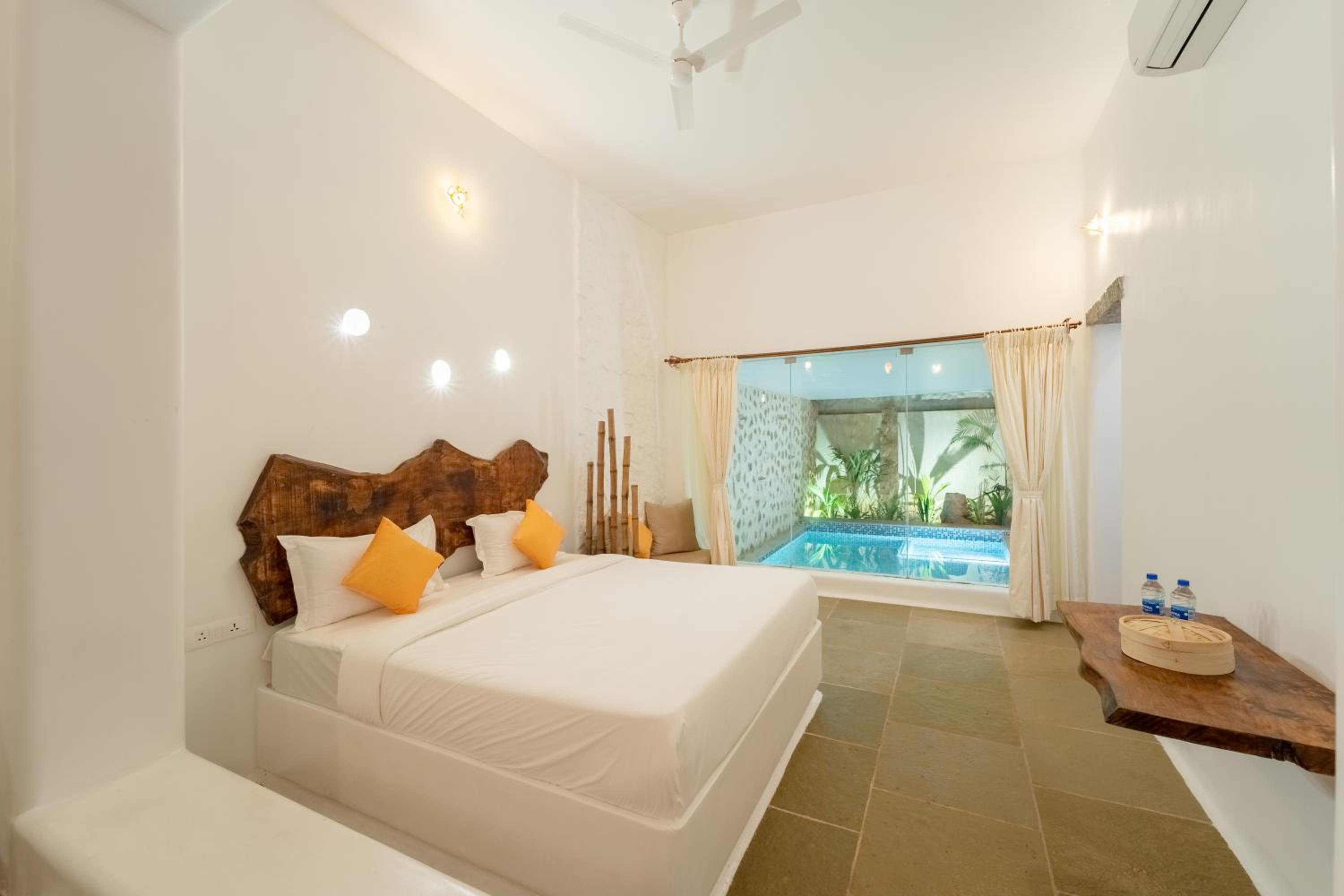 Suite with Private Pool - Photo 31