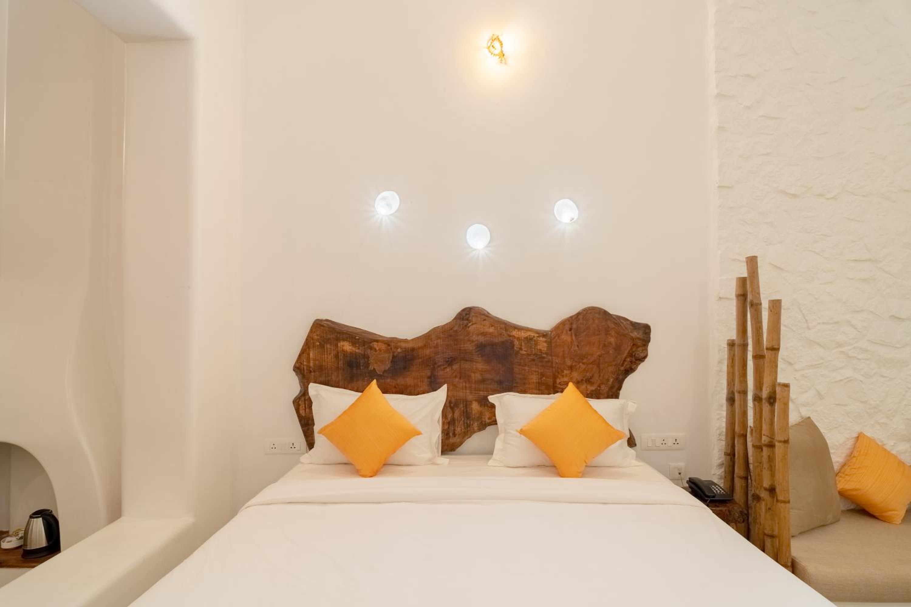 Suite with Private Pool - Photo 25