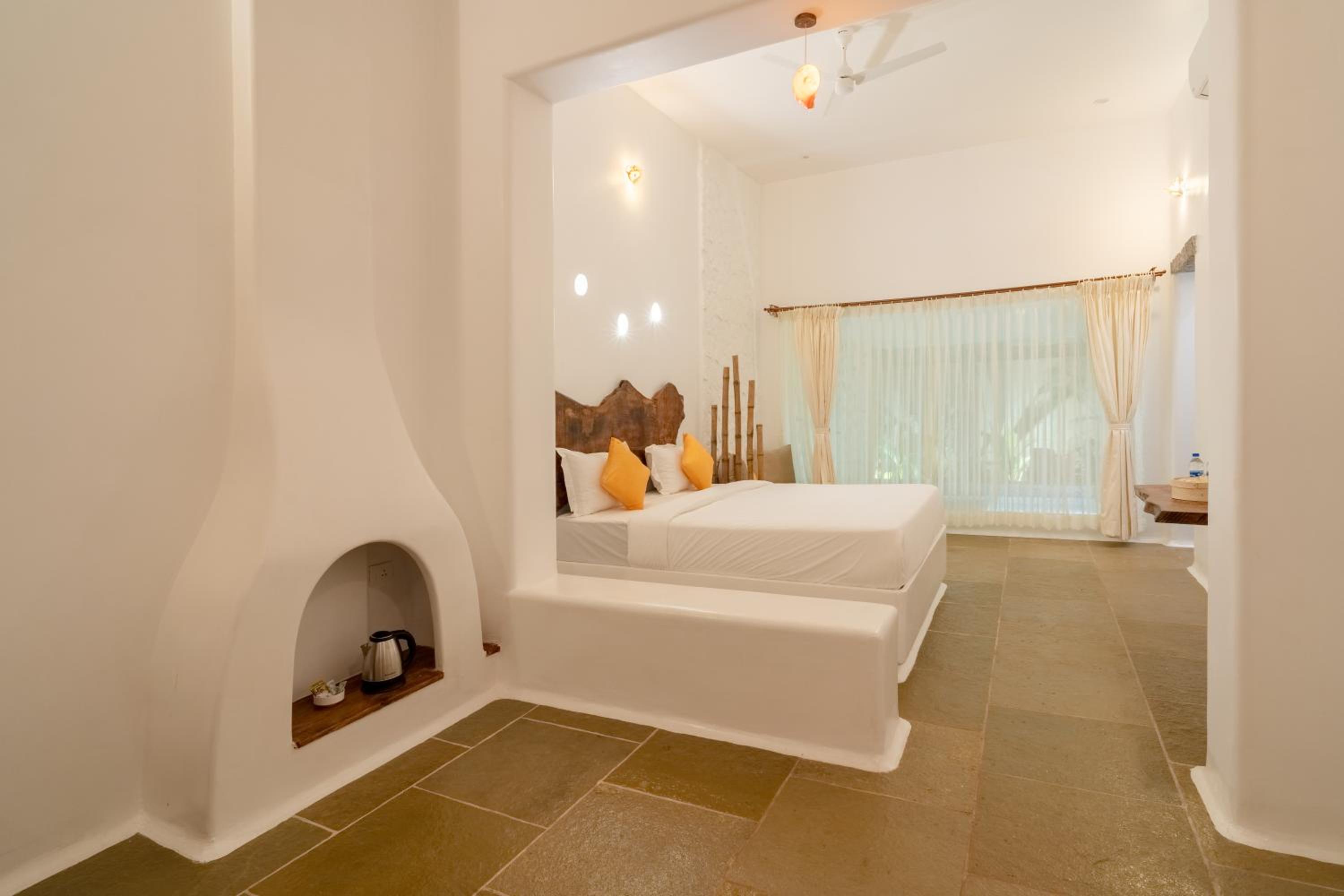 Suite with Private Pool - Photo 23