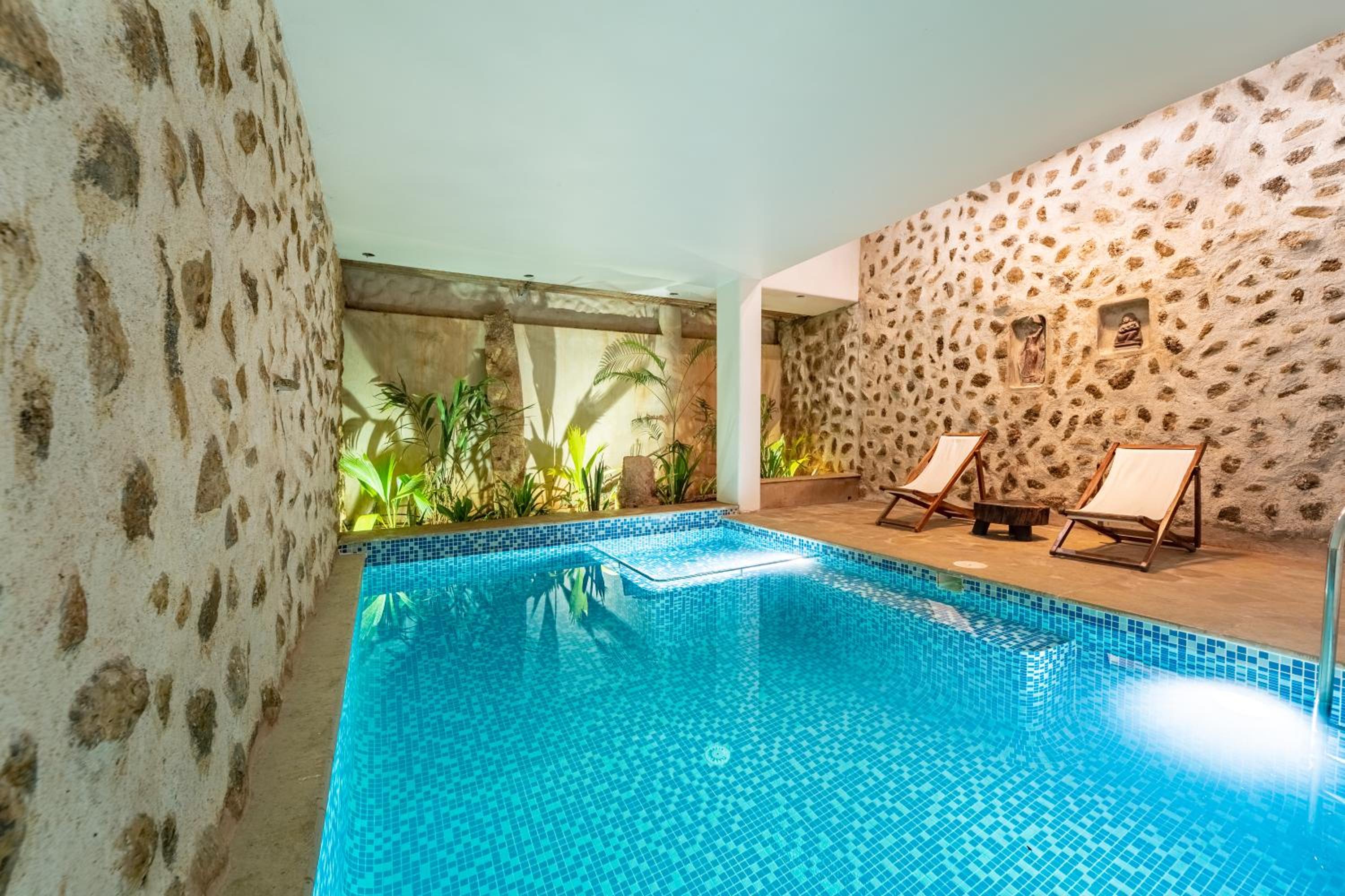 Suite with Private Pool - Photo 22